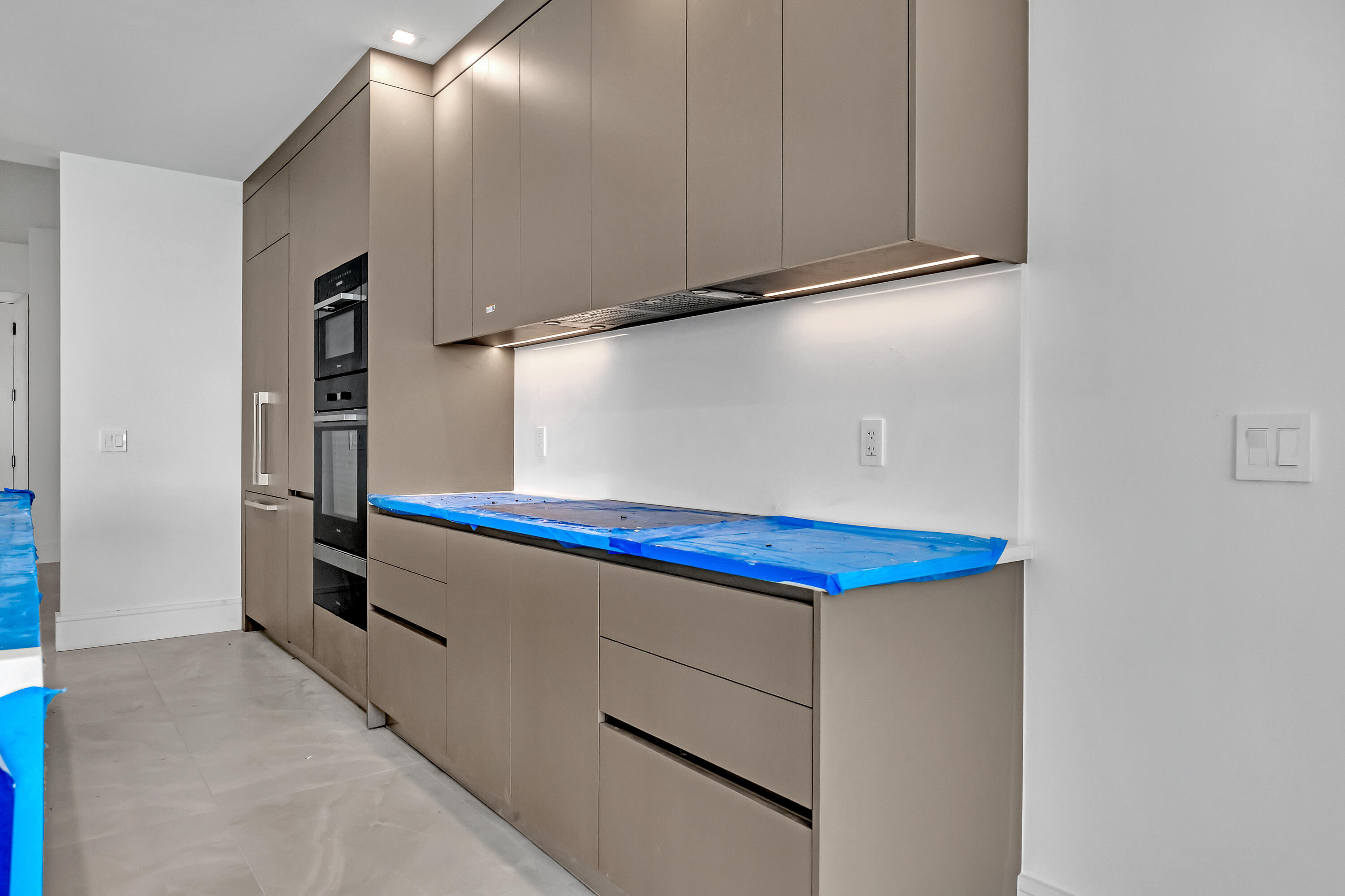 220 Lake Shore Drive N-2103