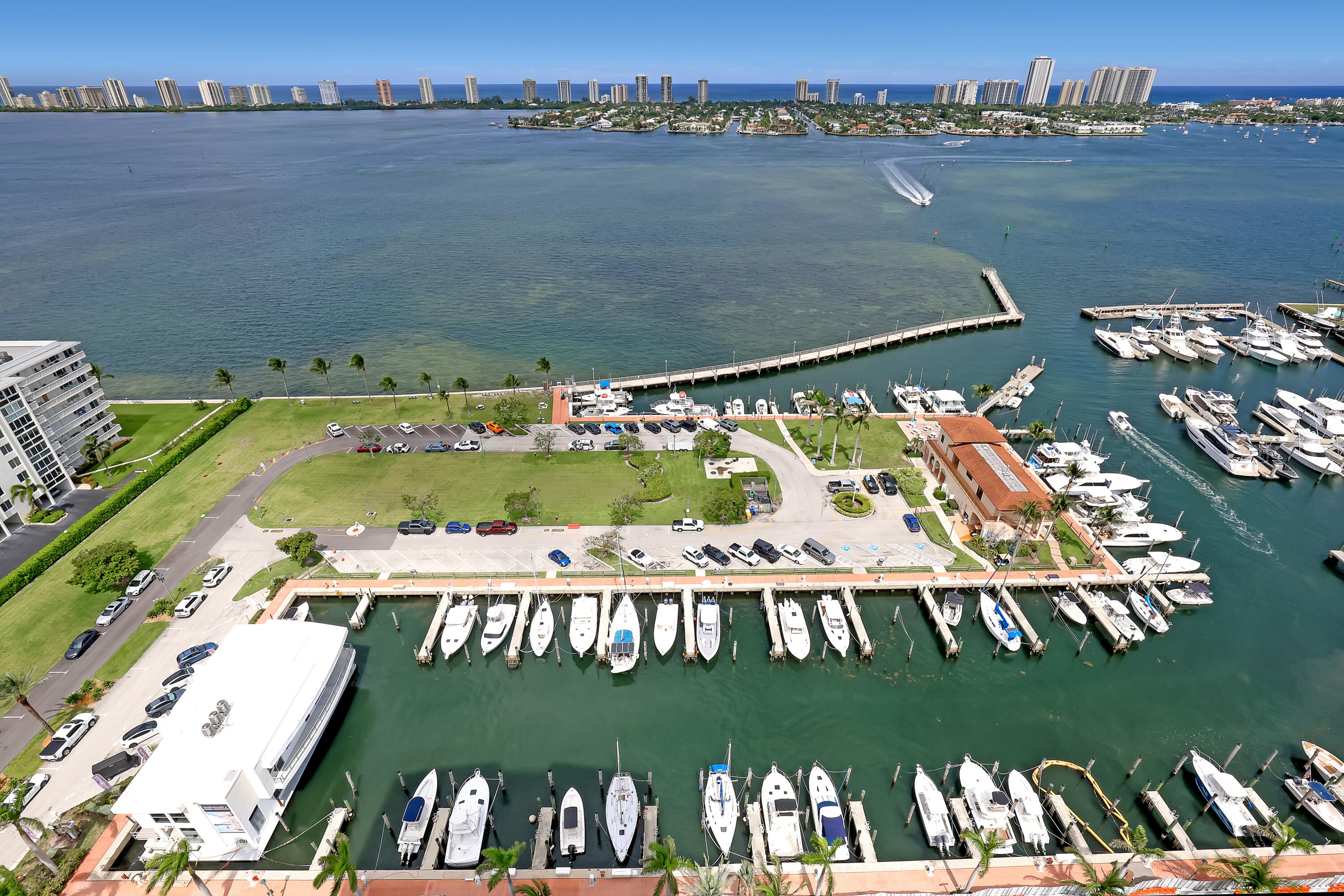 220 Lake Shore Drive N-2103