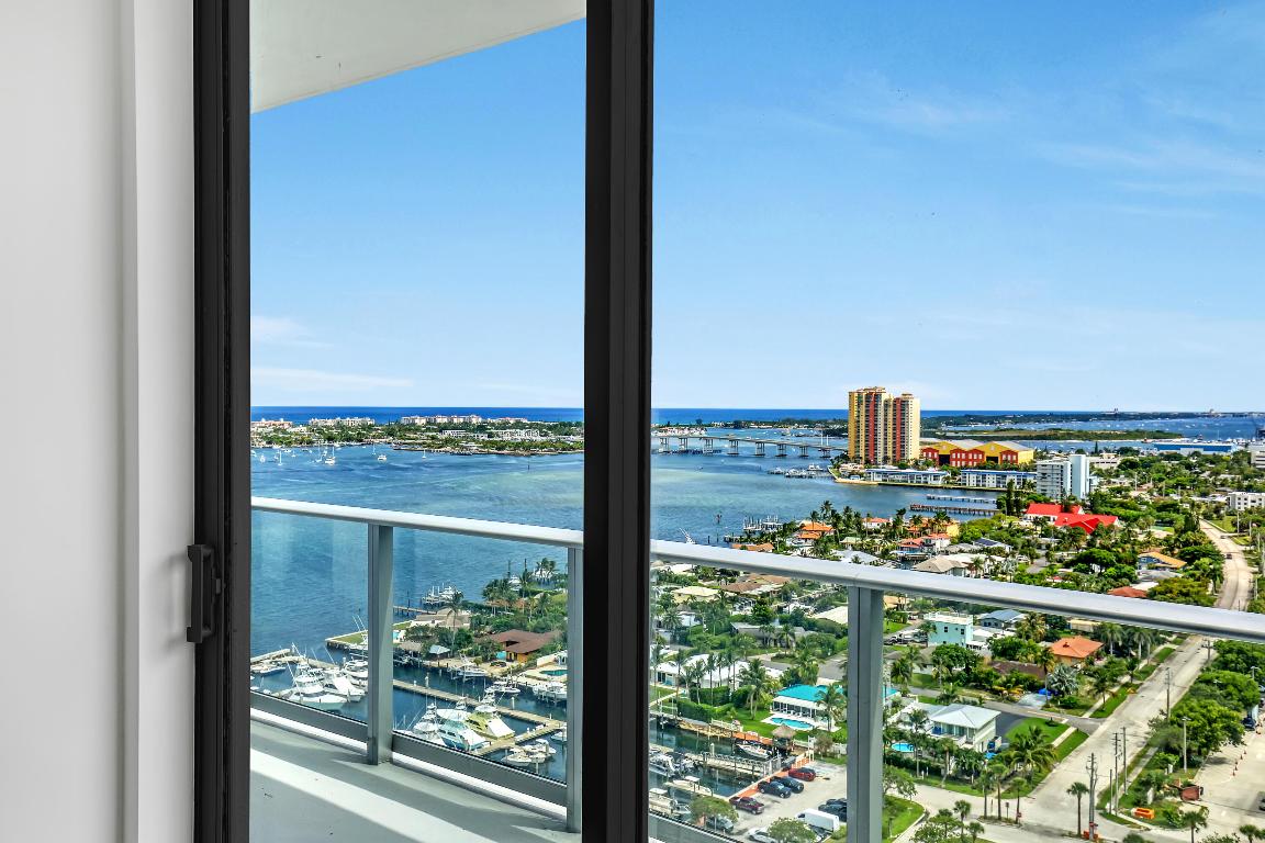 220 Lake Shore Drive N-2103