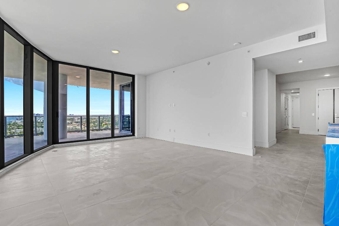 220 Lake Shore Drive N-2103