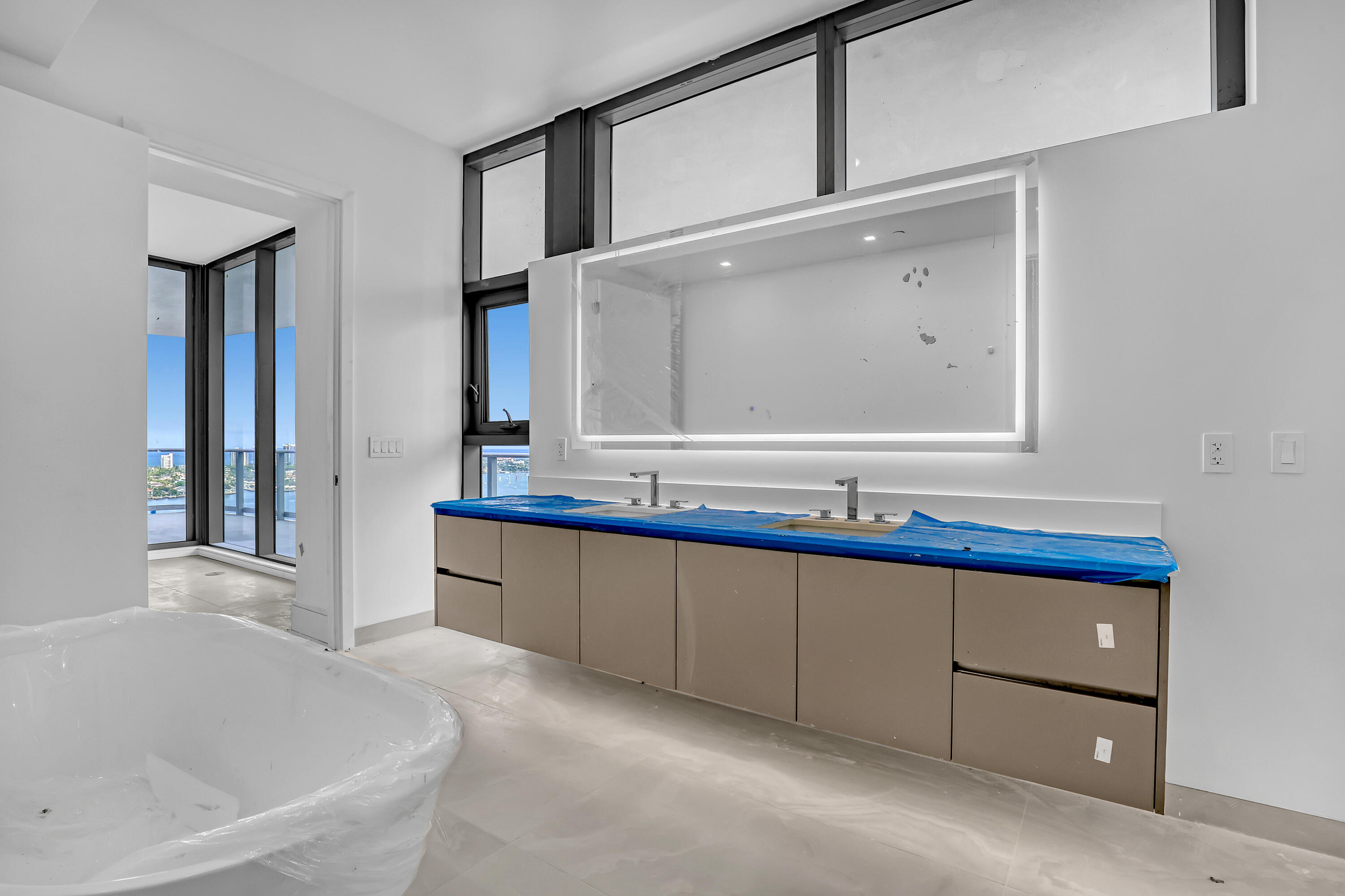 220 Lake Shore Drive N-2103