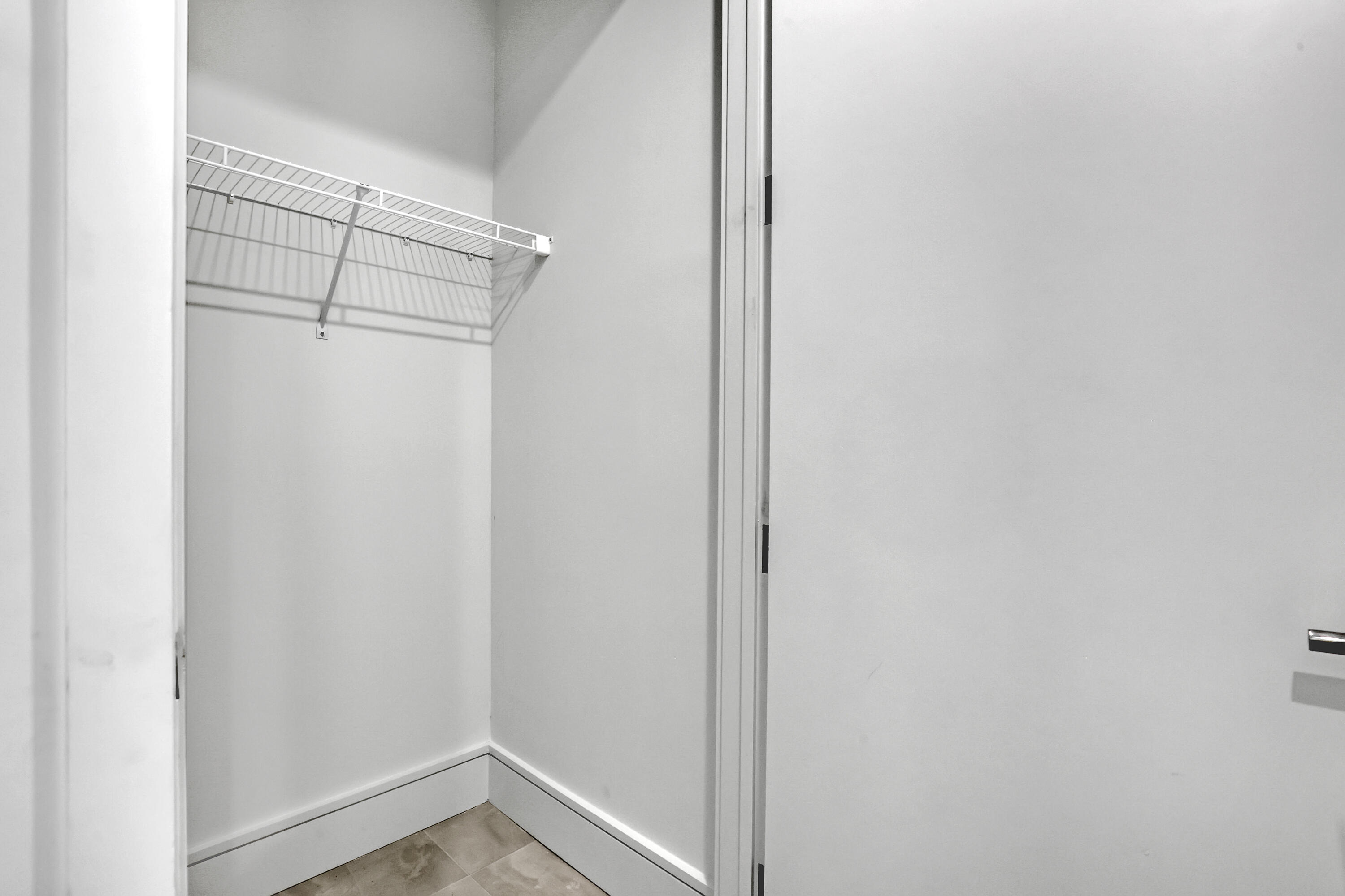 220 Lake Shore Drive N-2103