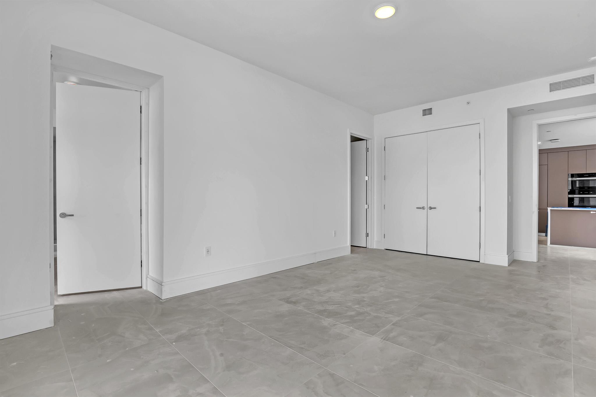 220 Lake Shore Drive N-2103