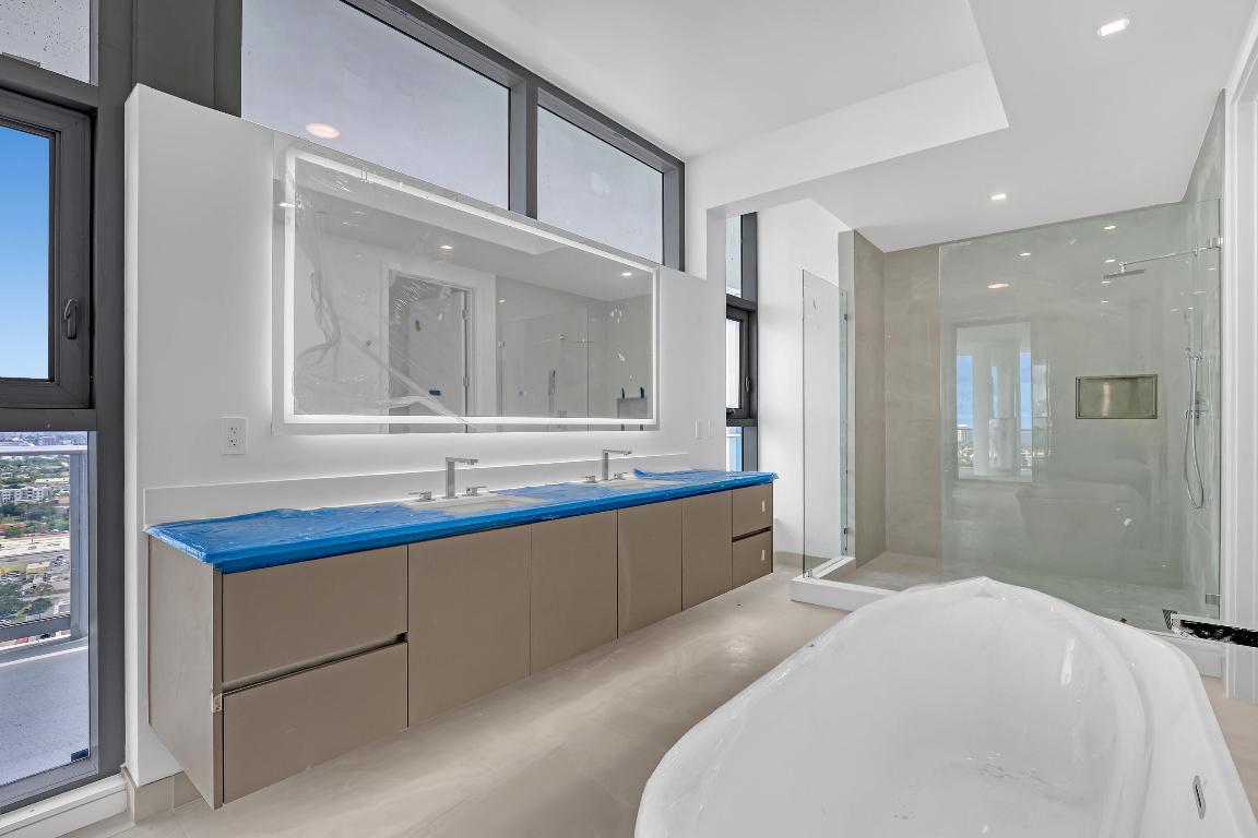 220 Lake Shore Drive N-2103