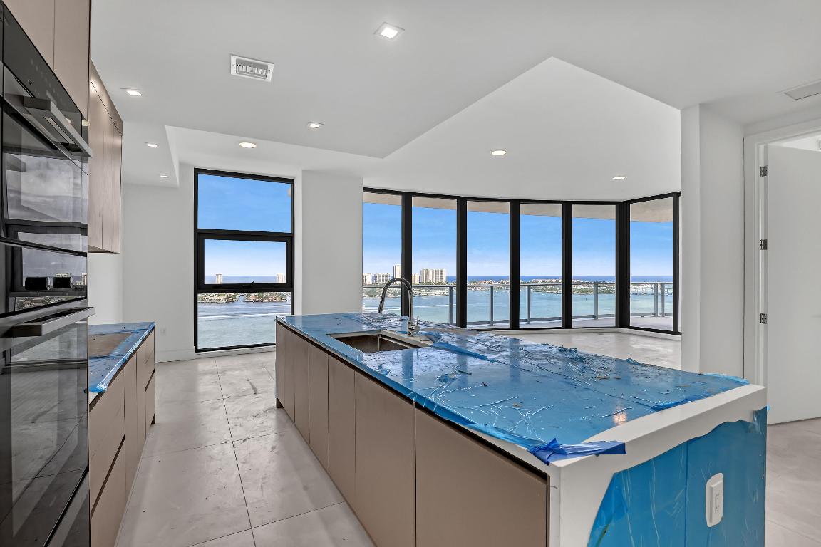 220 Lake Shore Drive N-2103