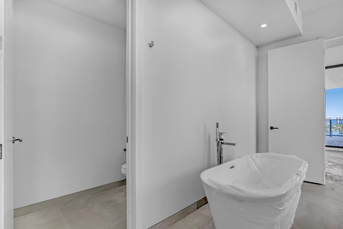 220 Lake Shore Drive N-2103