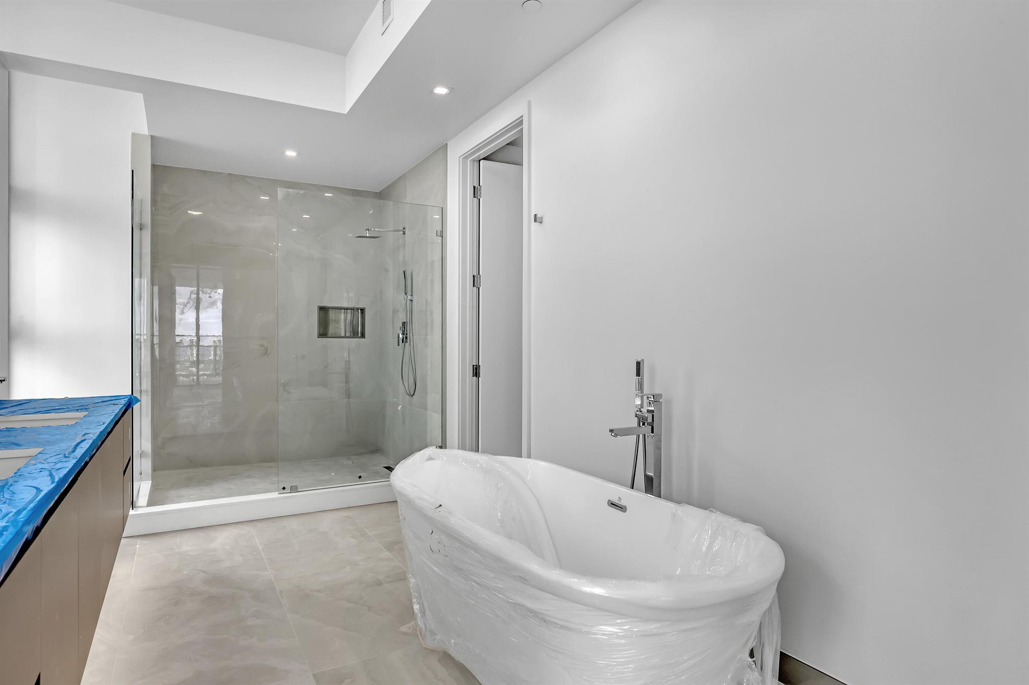 220 Lake Shore Drive N-2103