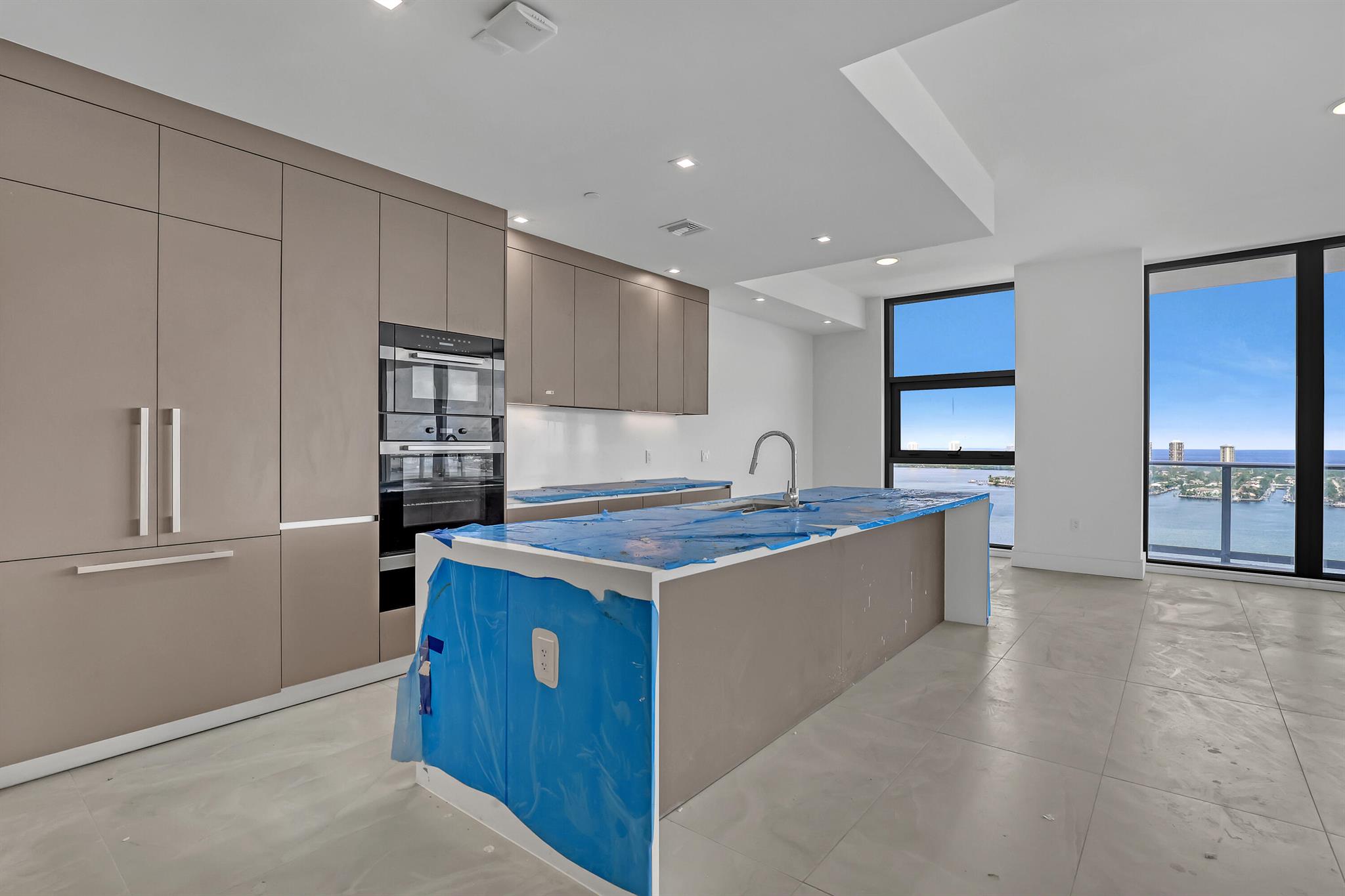 220 Lake Shore Drive N-2103