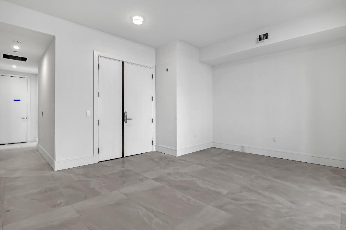 220 Lake Shore Drive N-2103