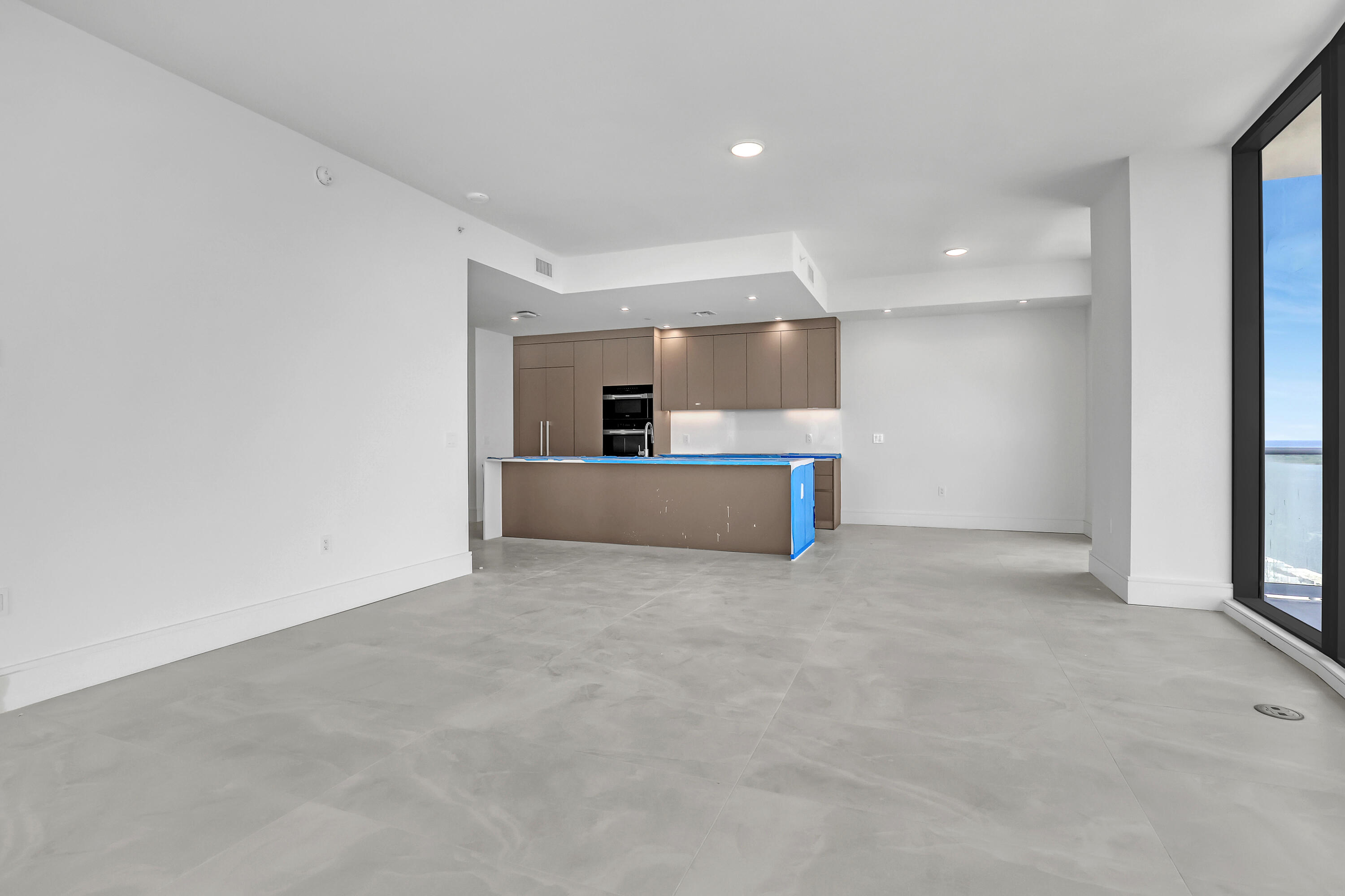 220 Lake Shore Drive N-2103