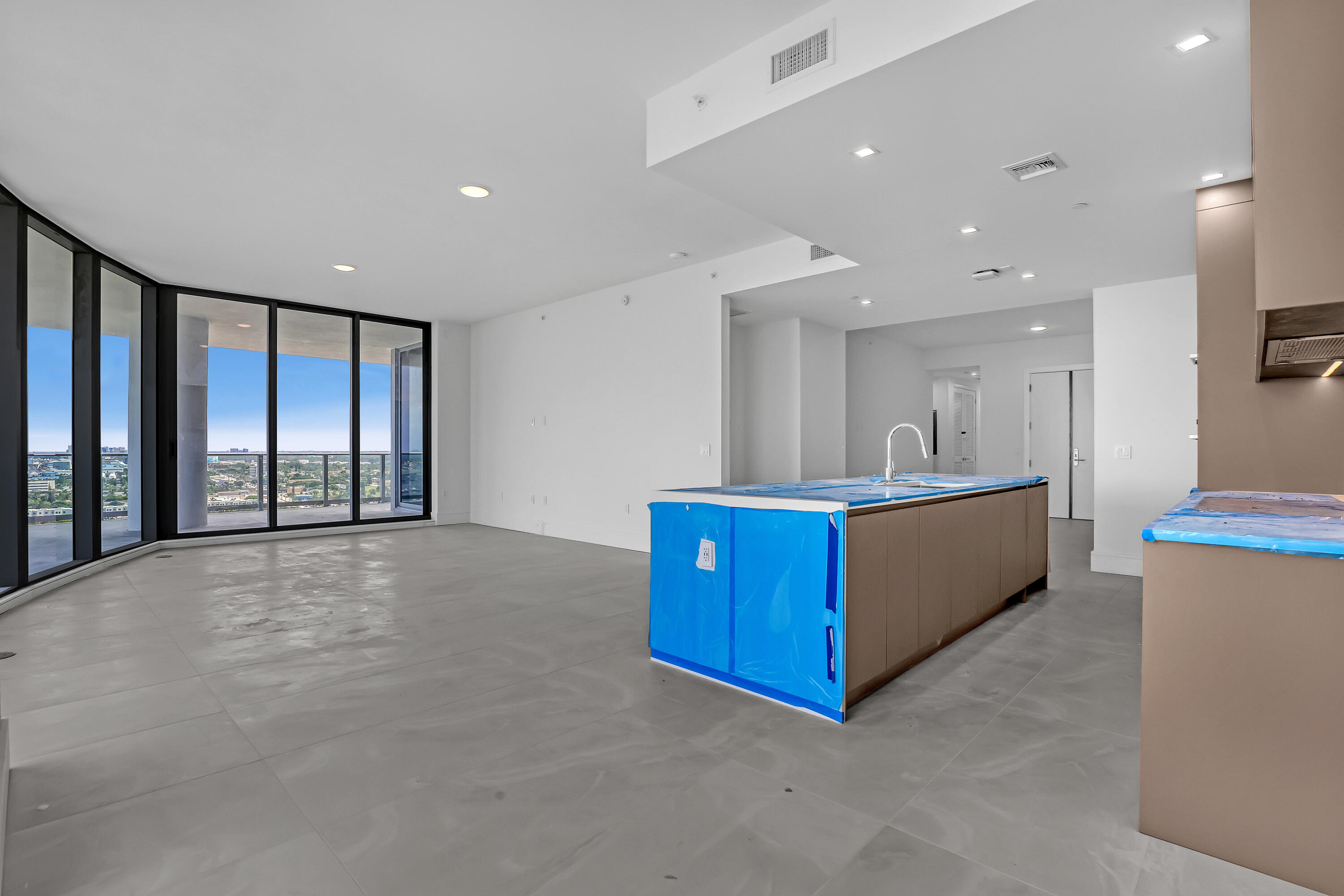 220 Lake Shore Drive N-2103