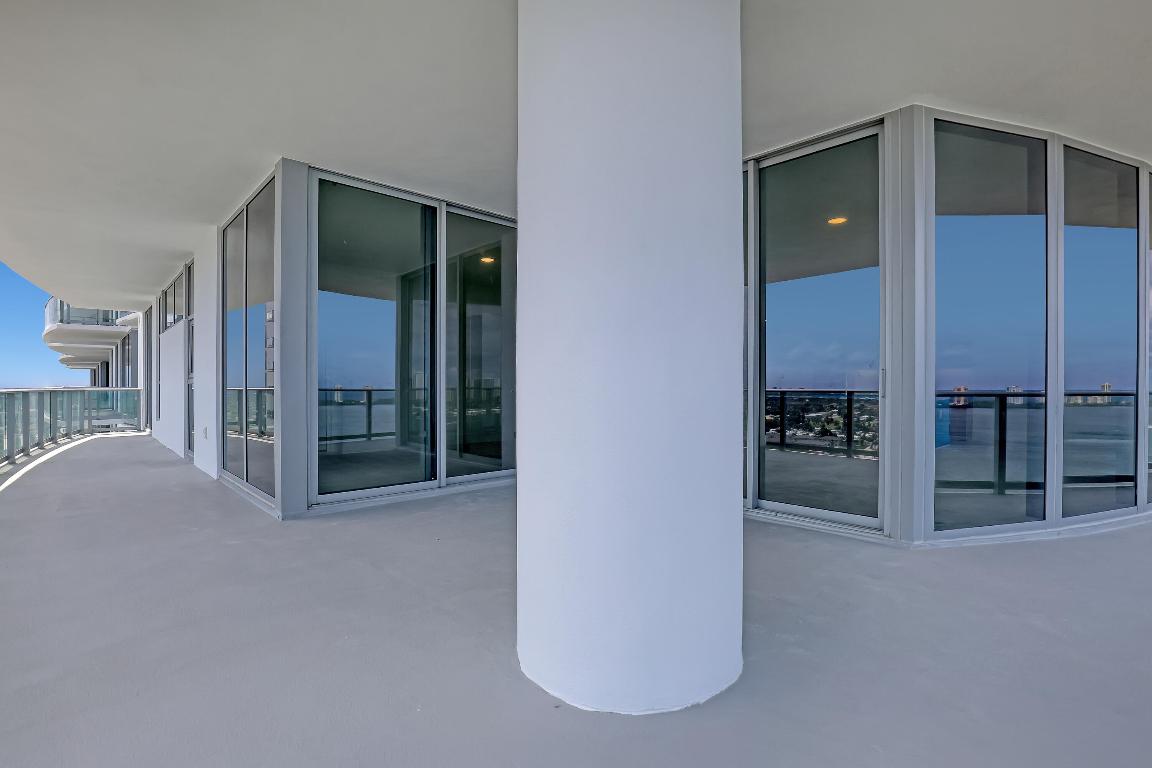 220 Lake Shore Drive N-2103