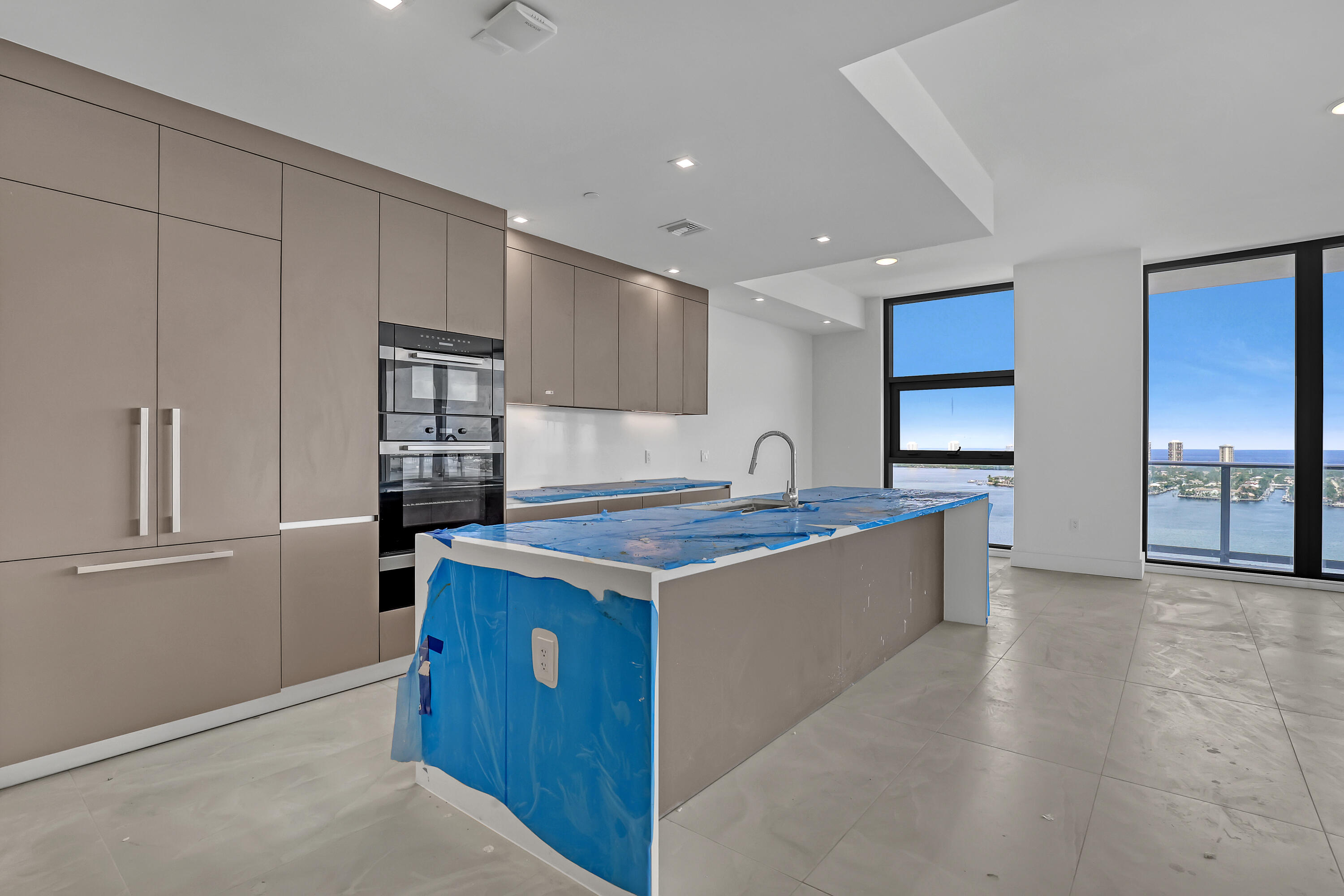 220 Lake Shore Drive N-2103