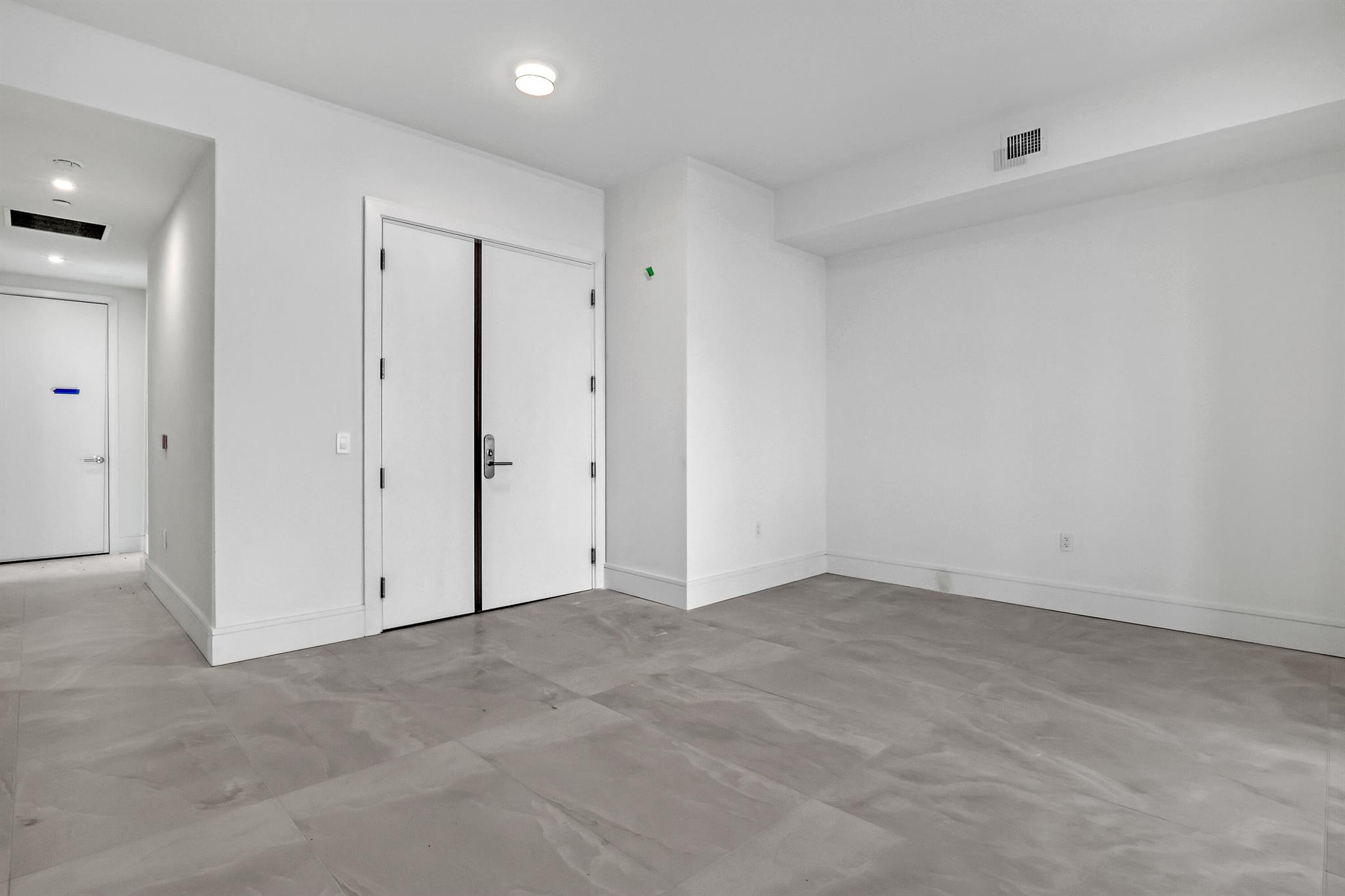 220 Lake Shore Drive N-2103