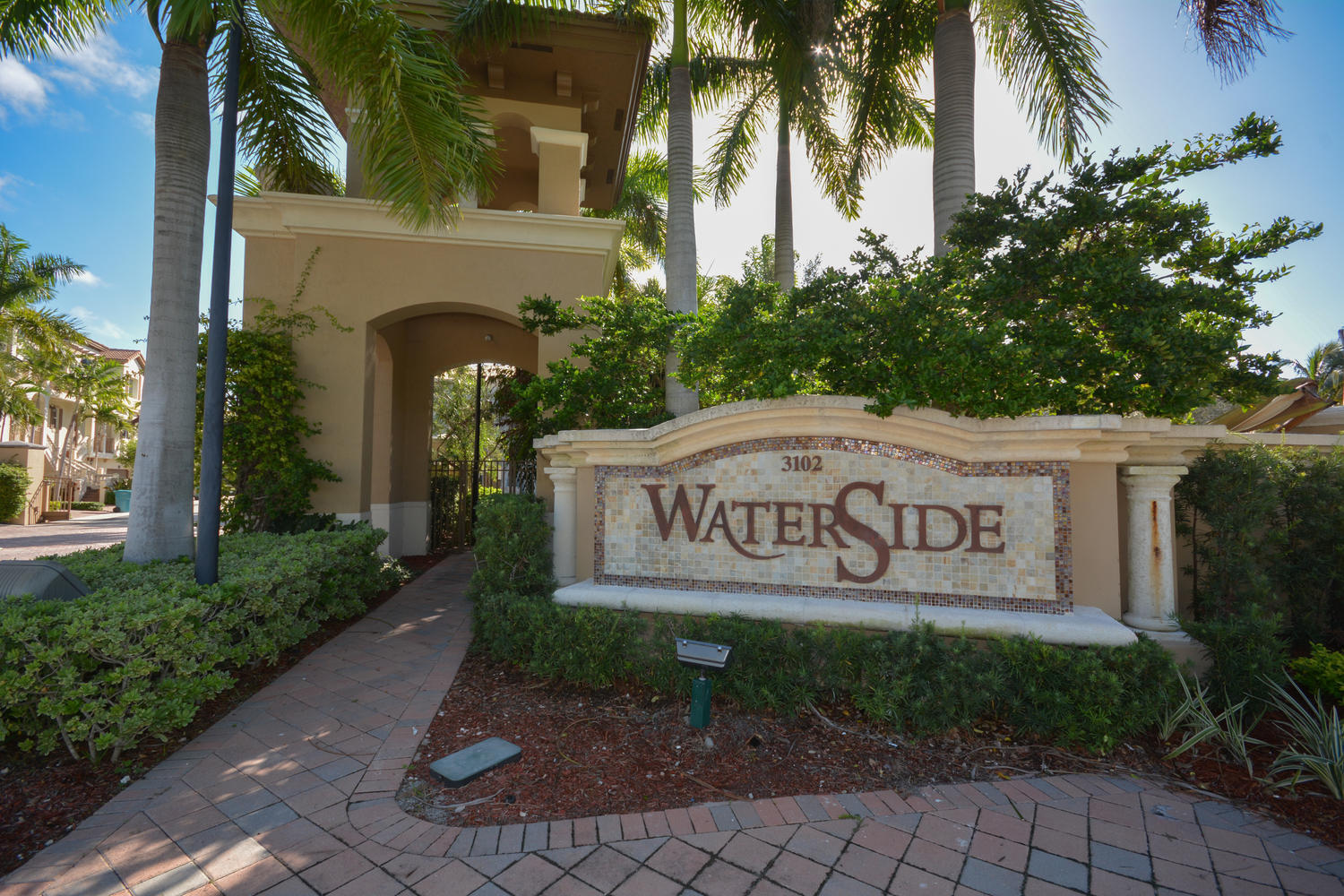 3033 Waterside Circle