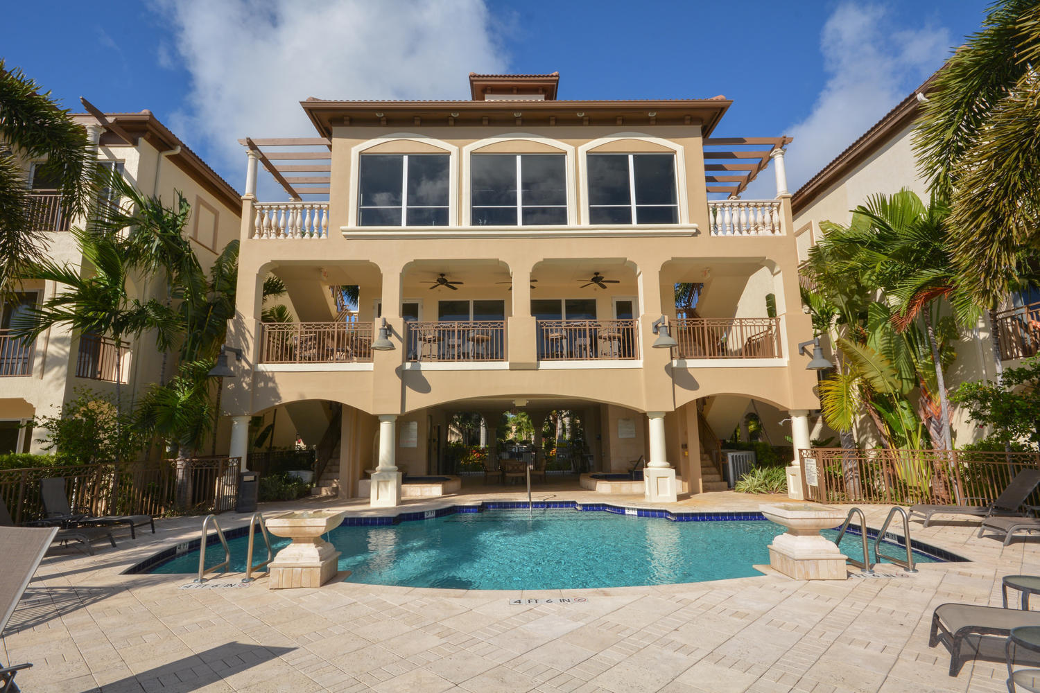 3033 Waterside Circle