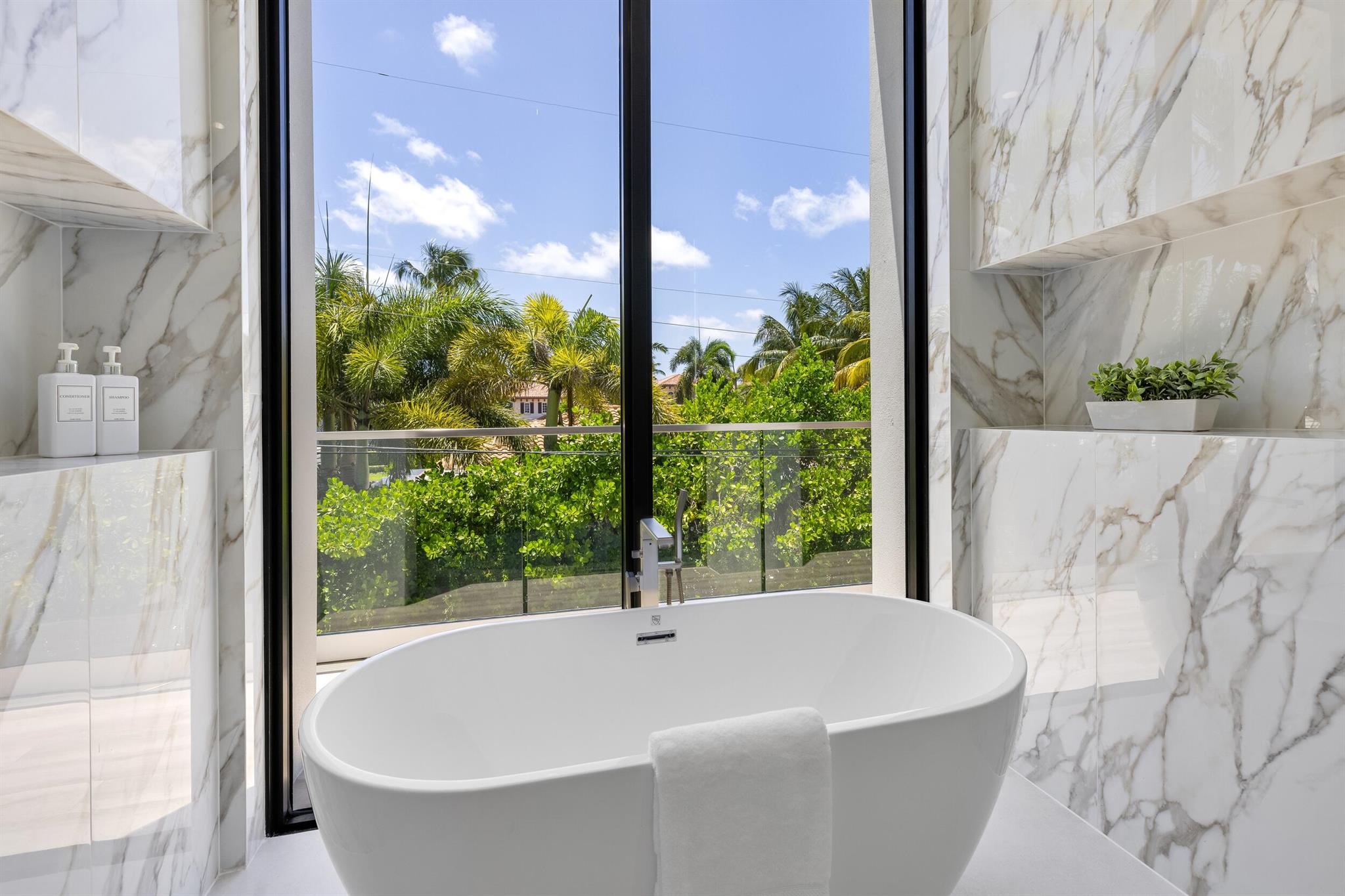 501 NE Spanish Court