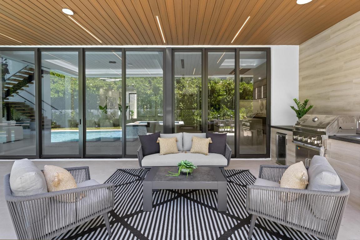 501 NE Spanish Court