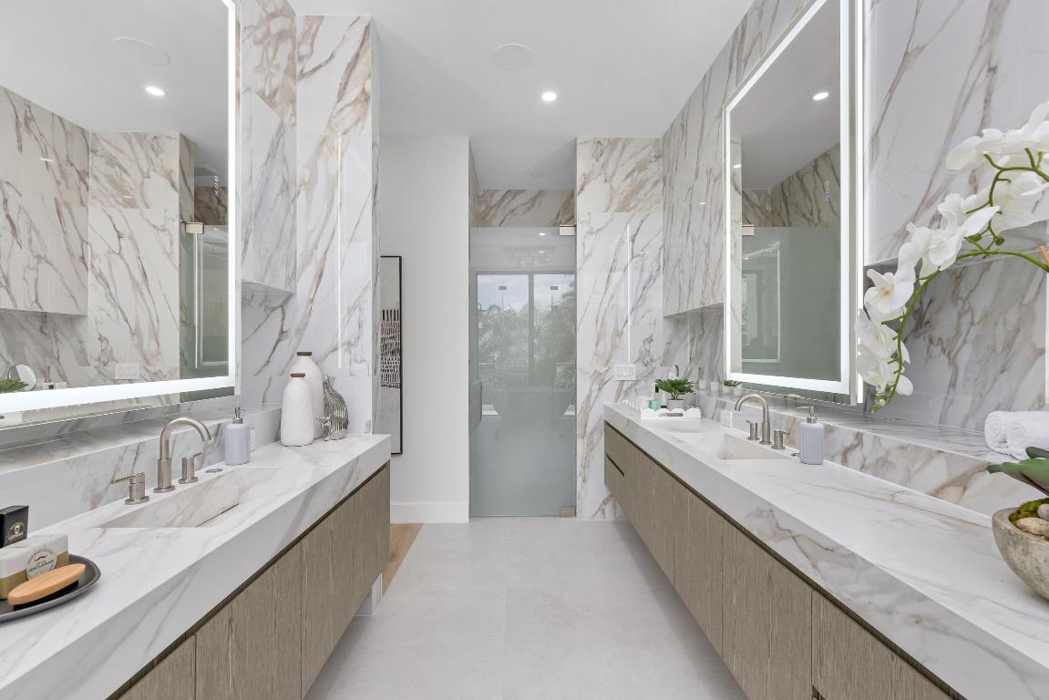 501 NE Spanish Court