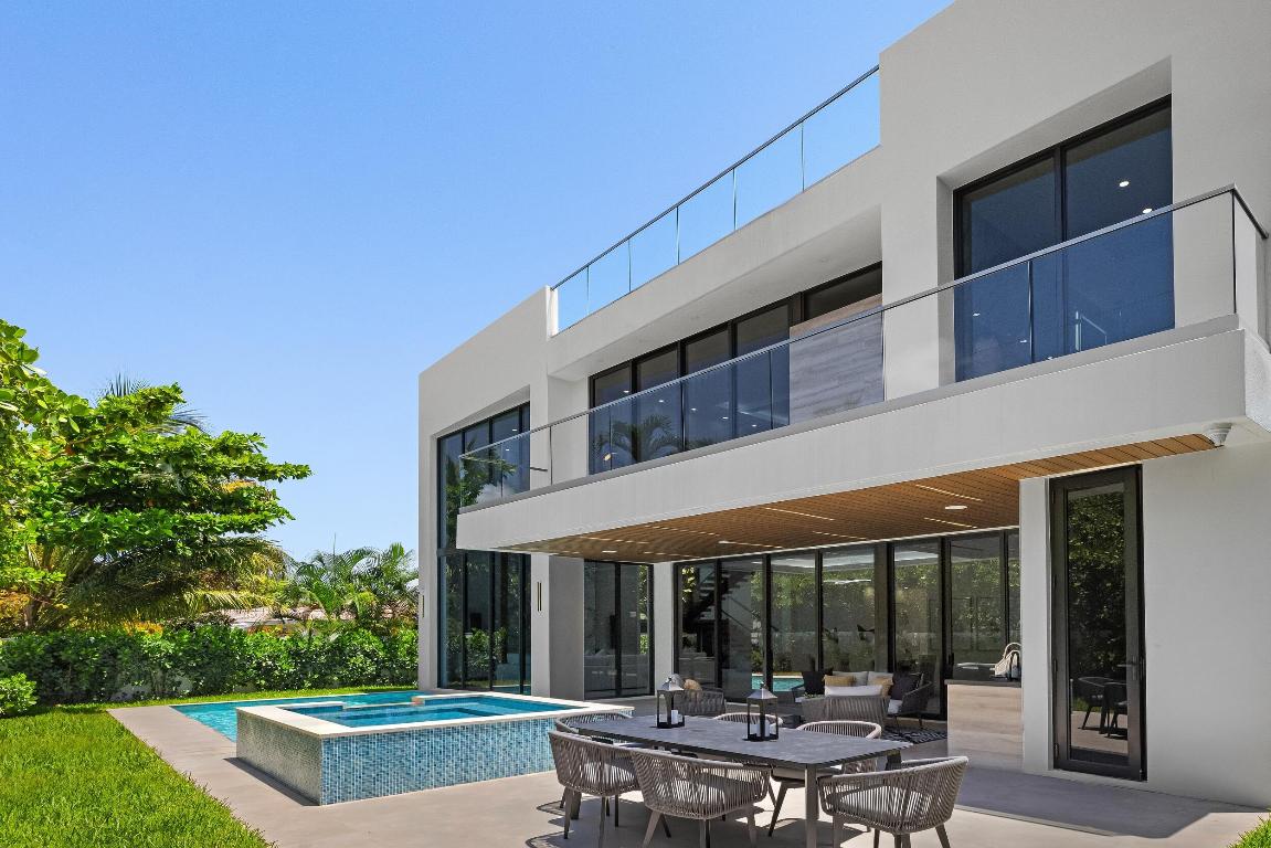 501 NE Spanish Court