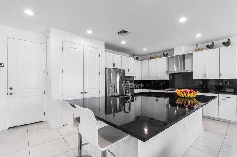 19552 Broad Shore Walk