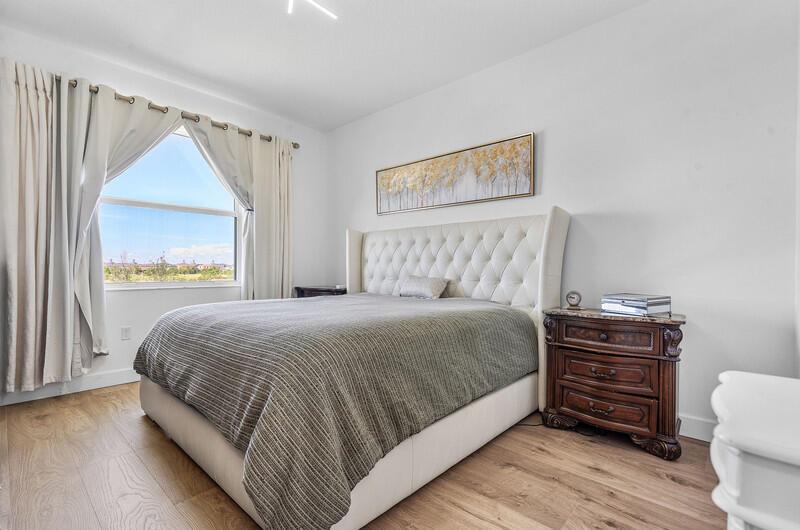 19552 Broad Shore Walk