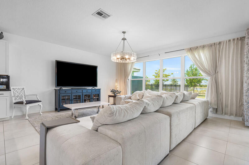 19552 Broad Shore Walk