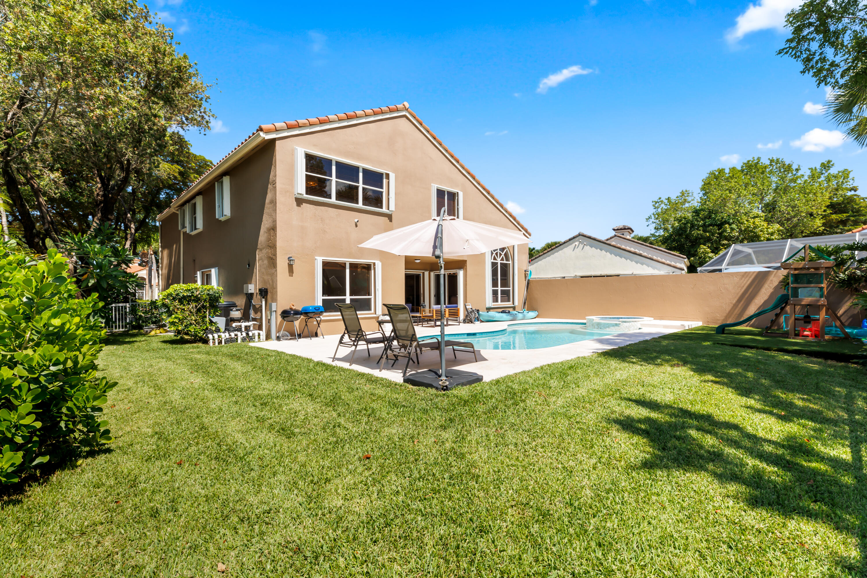 6805 NW 75th Court
