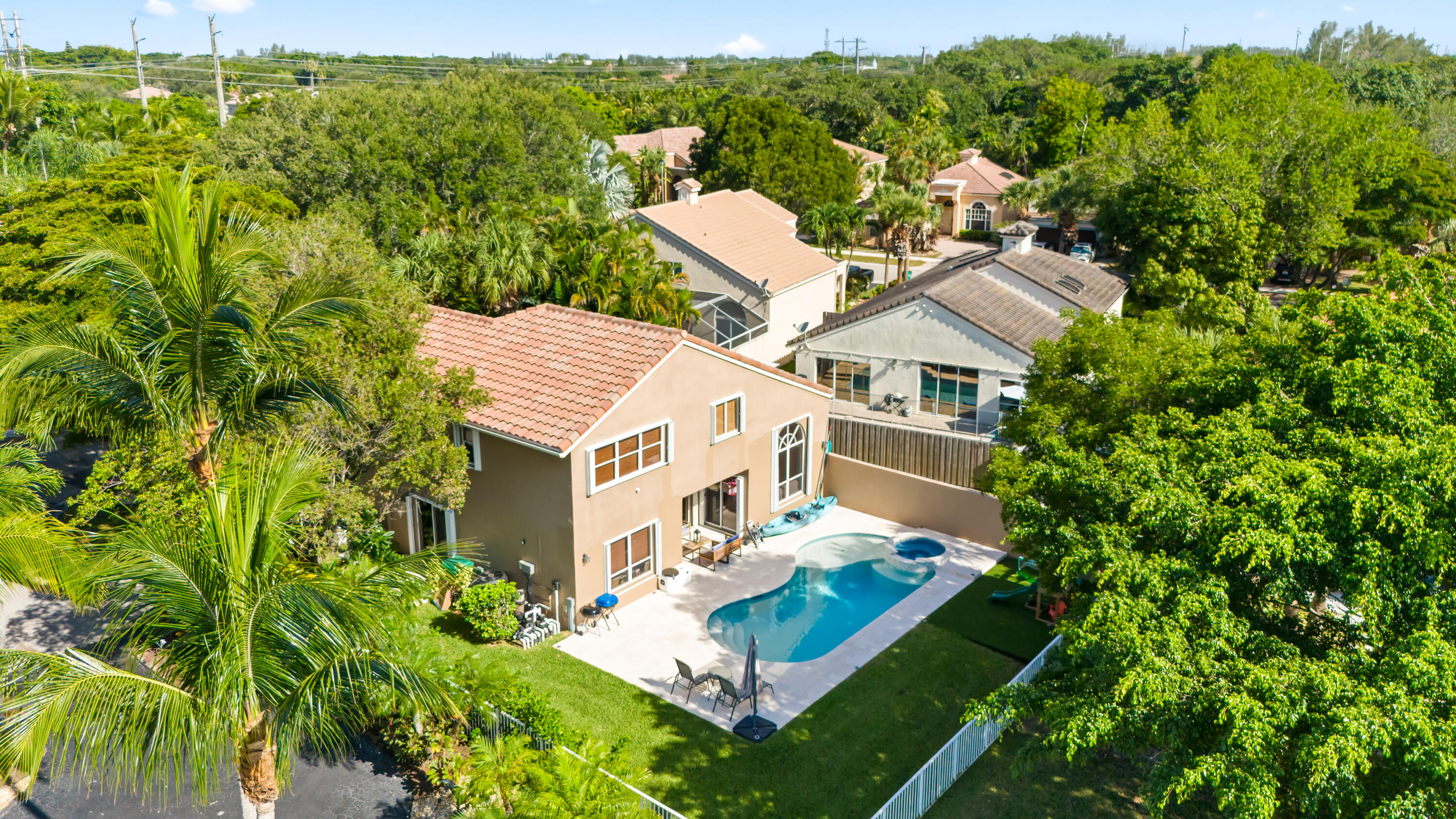 6805 NW 75th Court