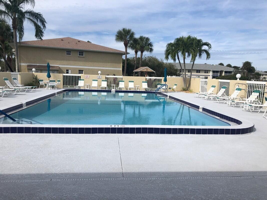 1542 SE Royal Green Circle 102