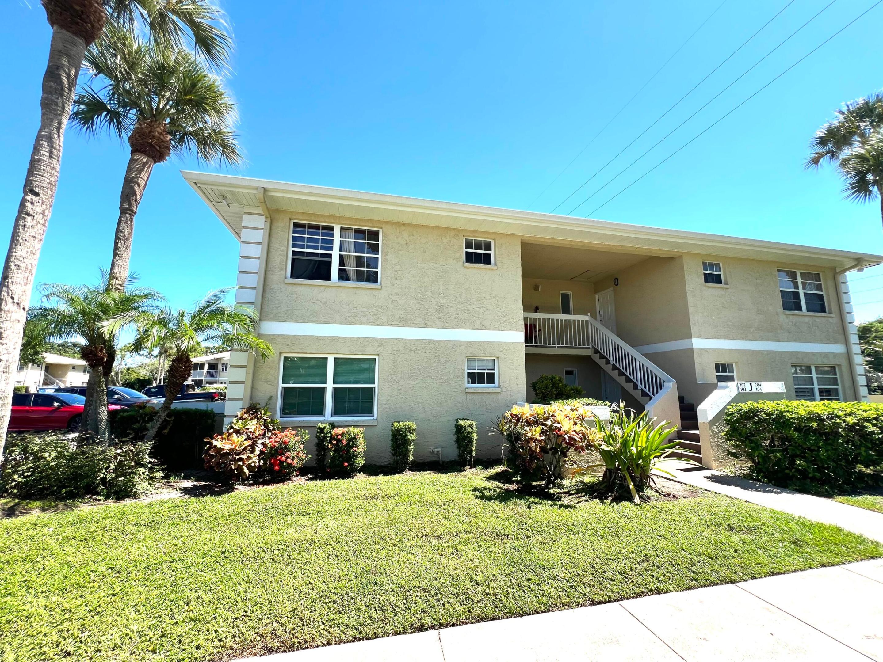 1542 SE Royal Green Circle 102