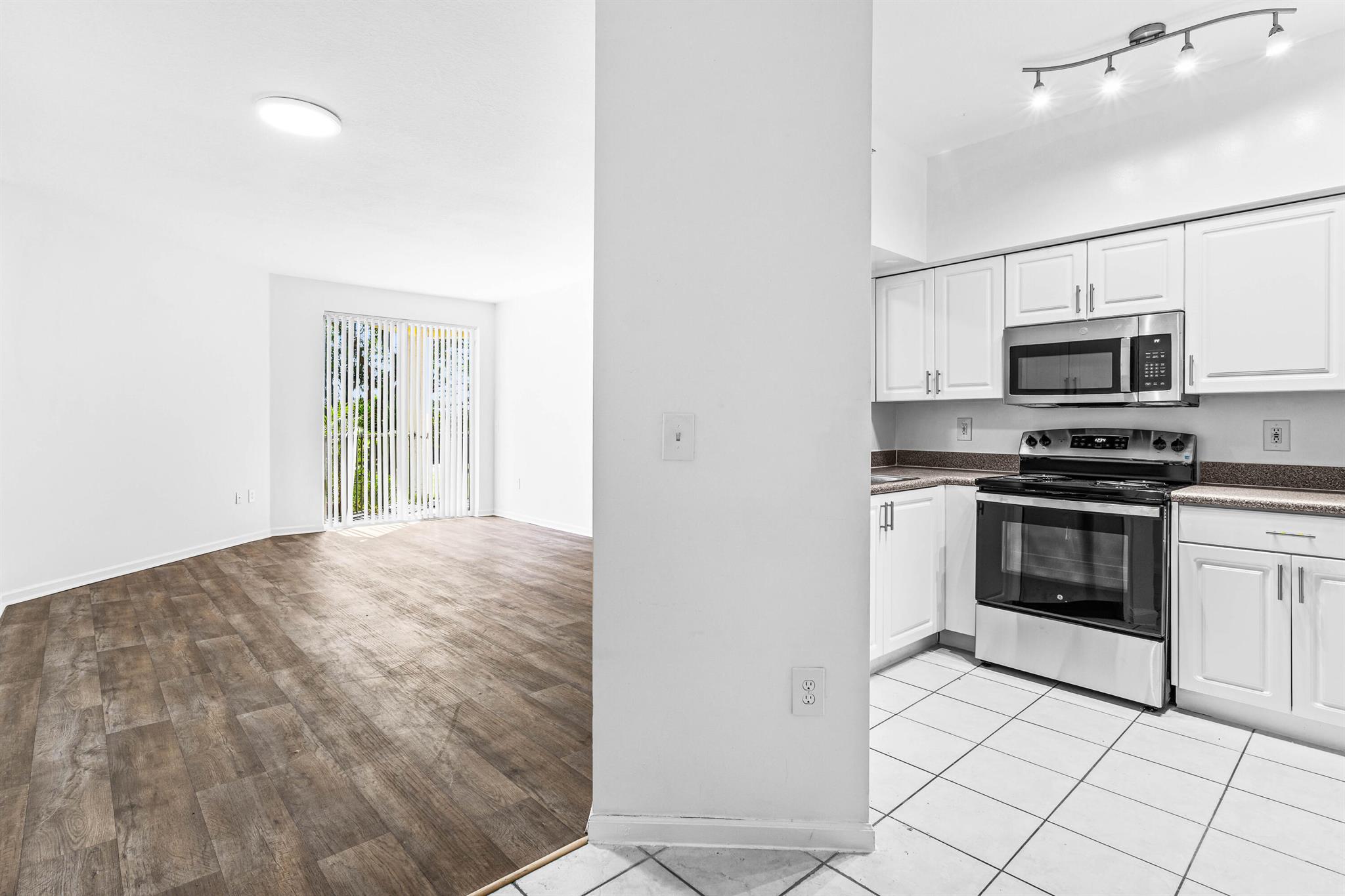 1951 Brandywine Road E 77-105