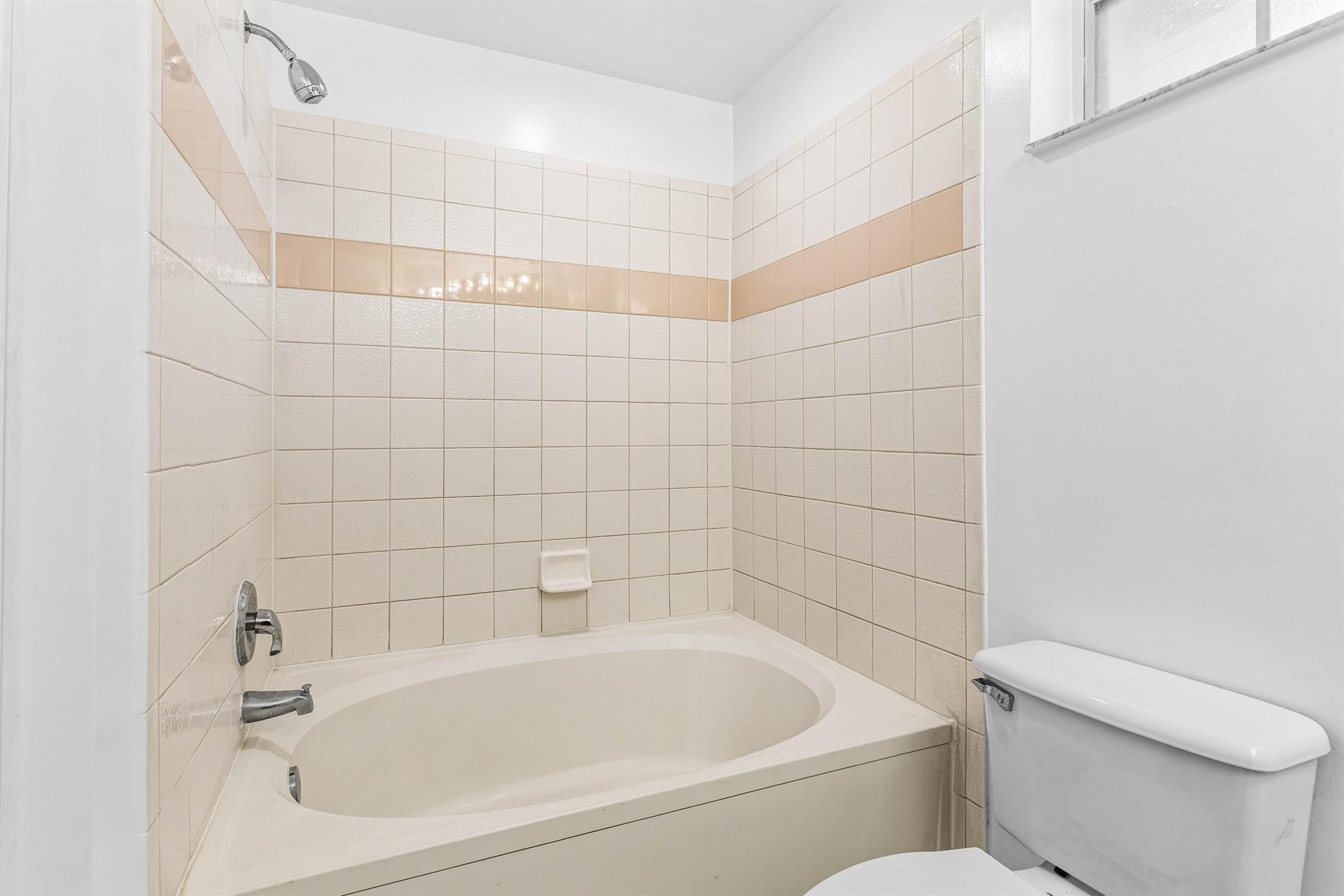 1951 Brandywine Road E 77-105