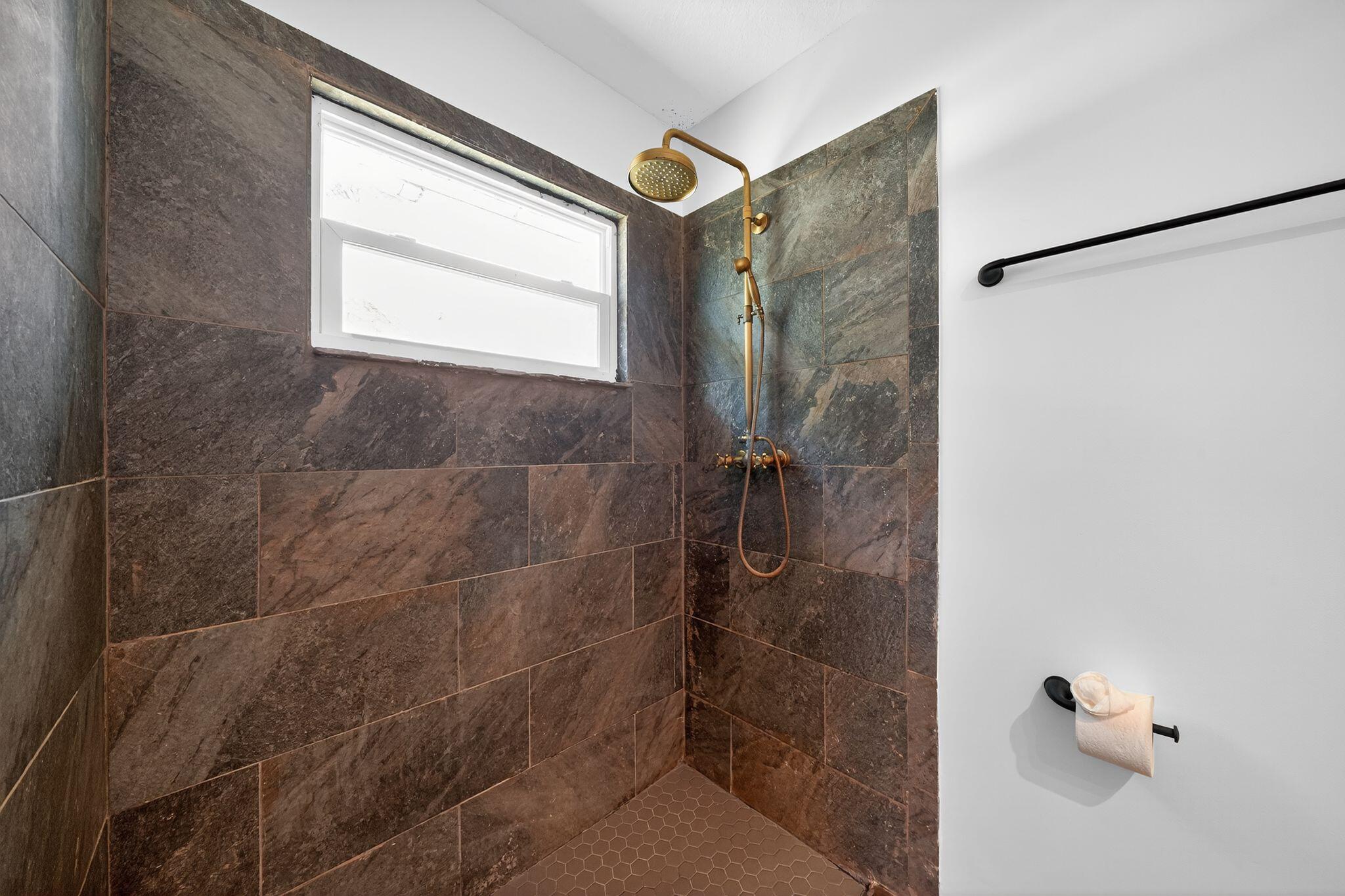 440 SE Sunnydale Lane