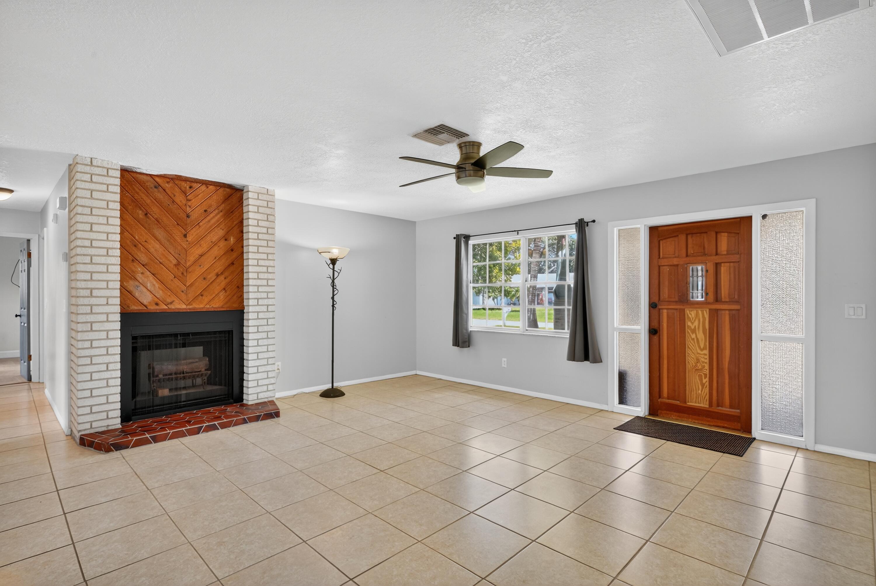 440 SE Sunnydale Lane