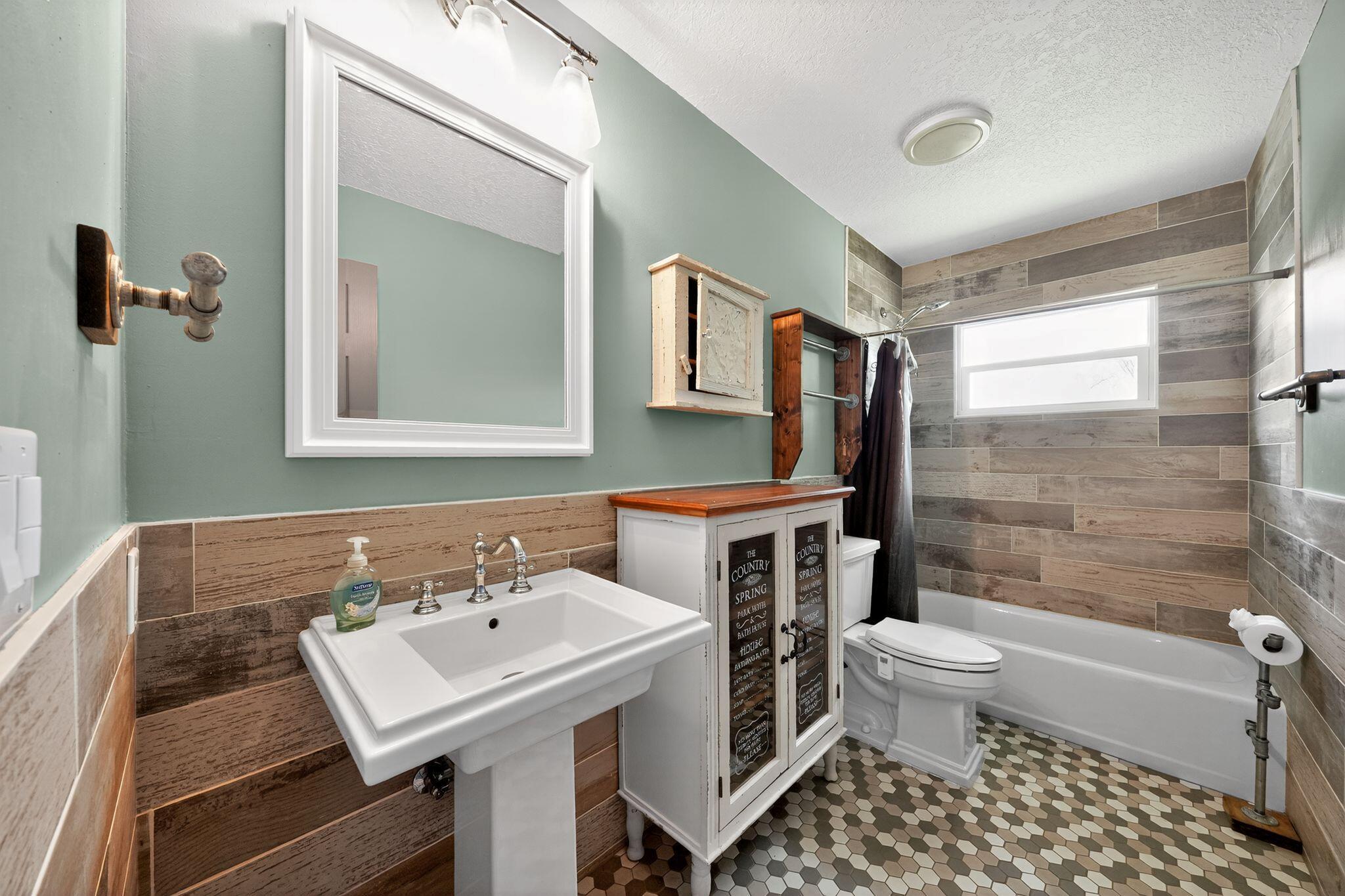 440 SE Sunnydale Lane