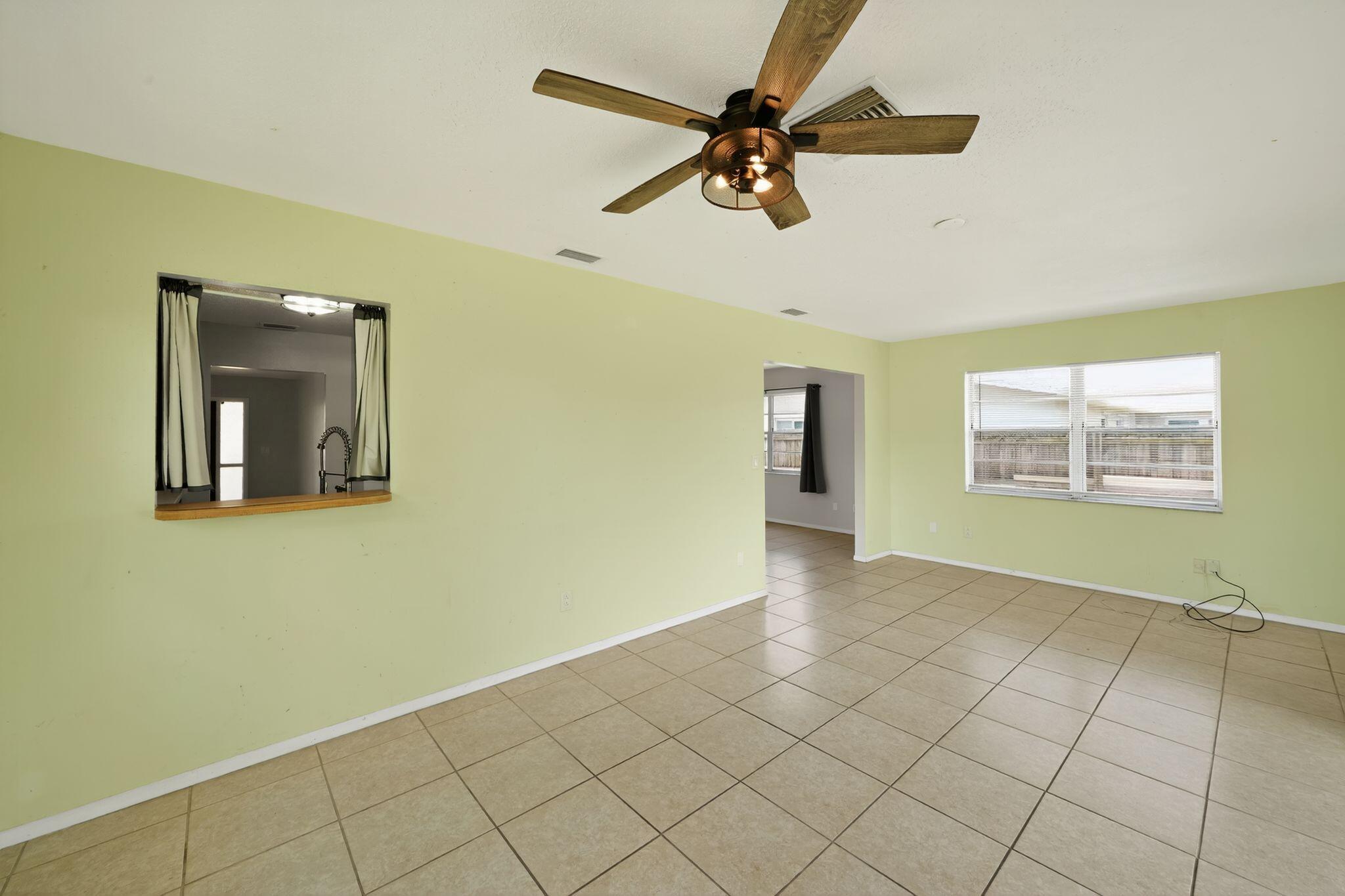 440 SE Sunnydale Lane