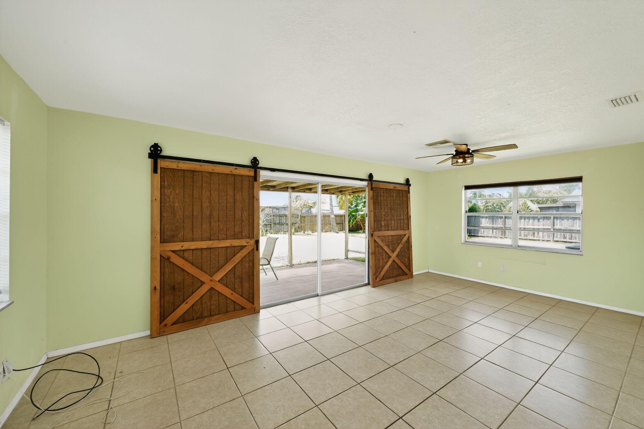 440 SE Sunnydale Lane