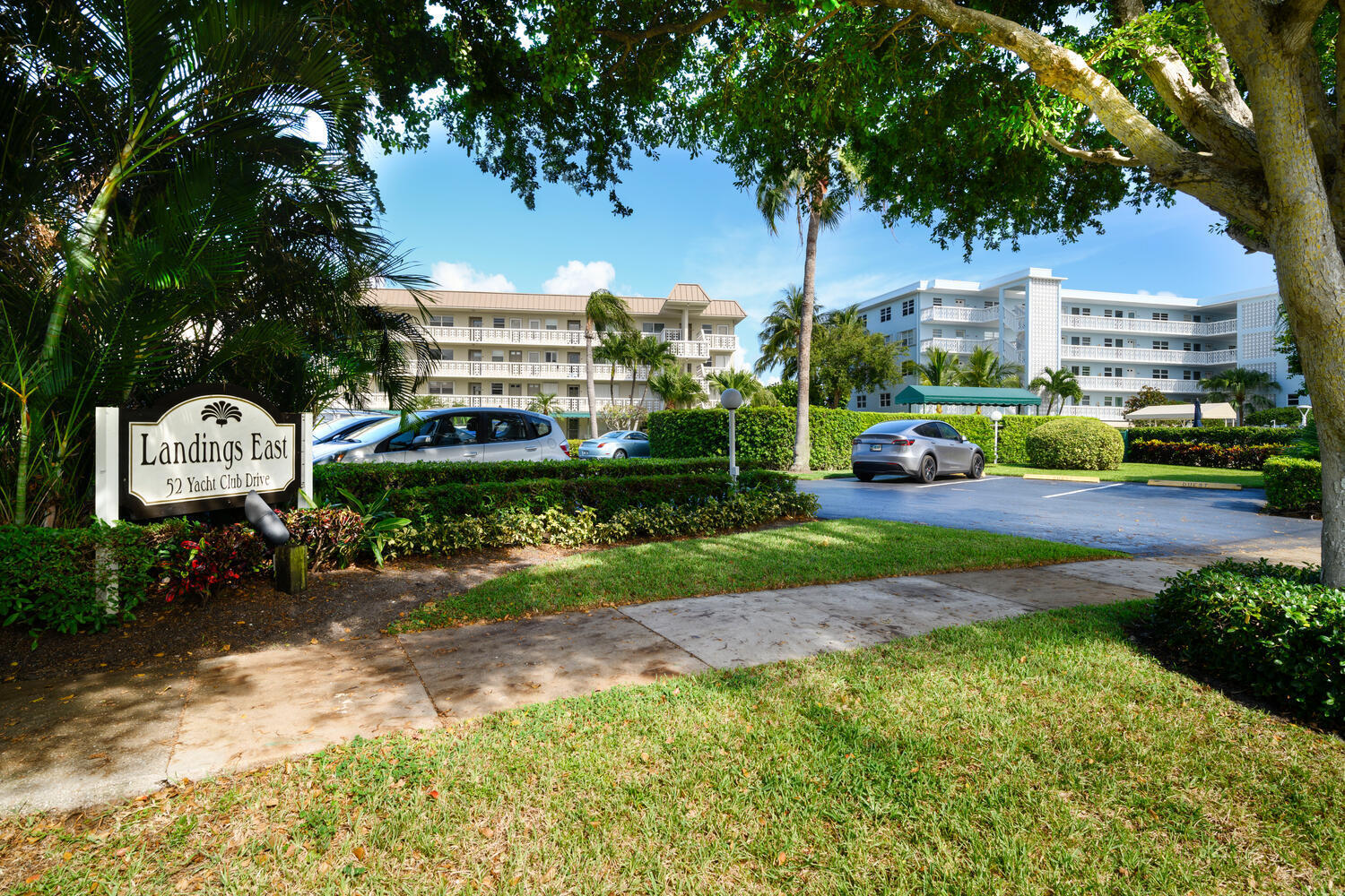 52 Yacht Club Drive 309