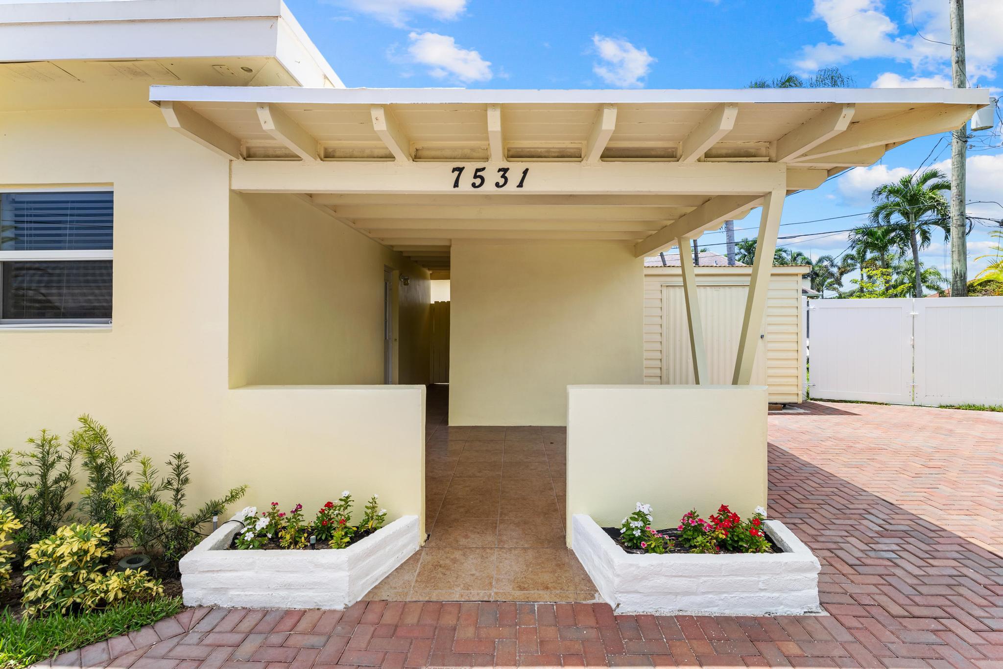 7531 Edgewater Circle