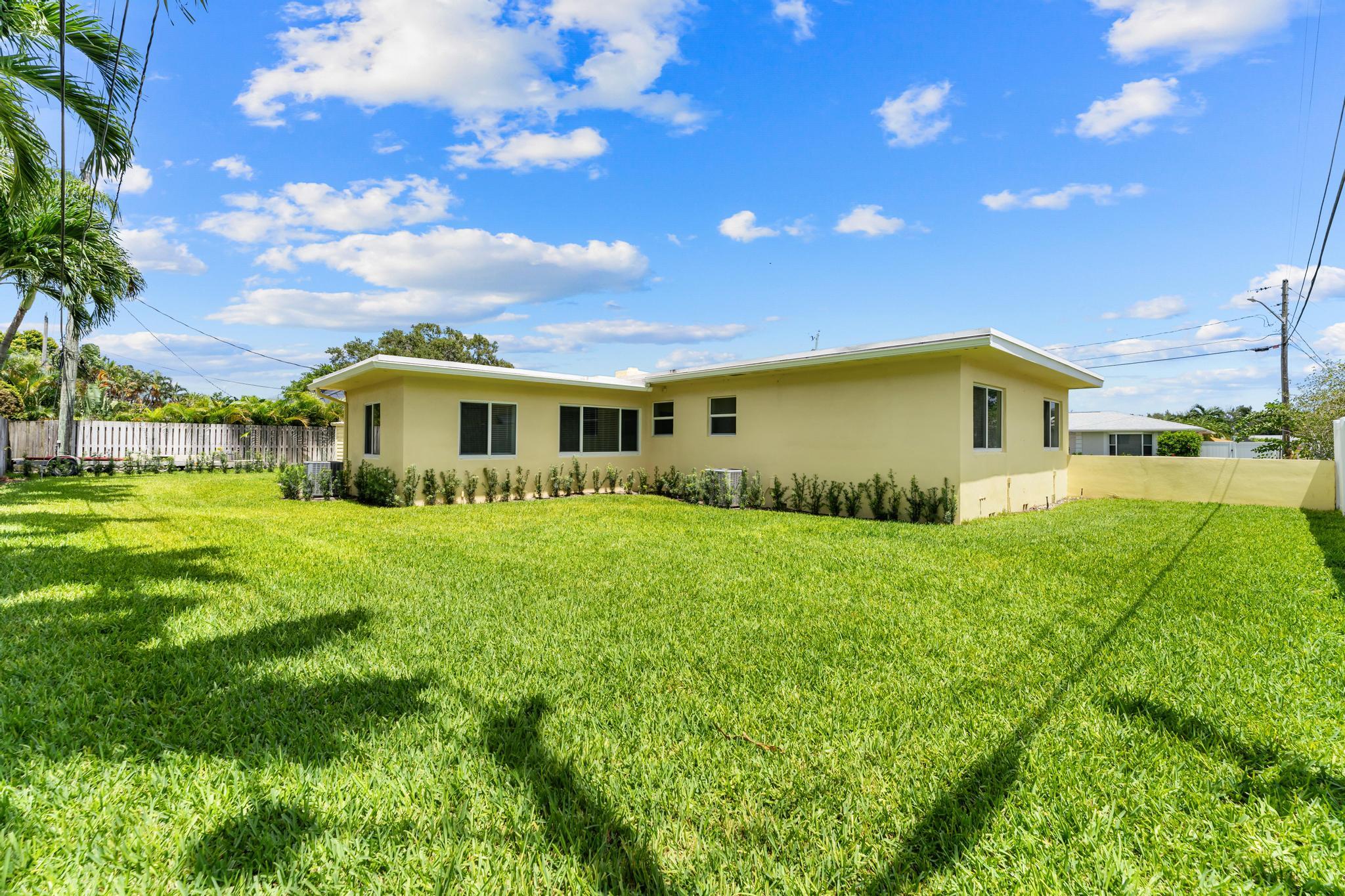 7531 Edgewater Circle
