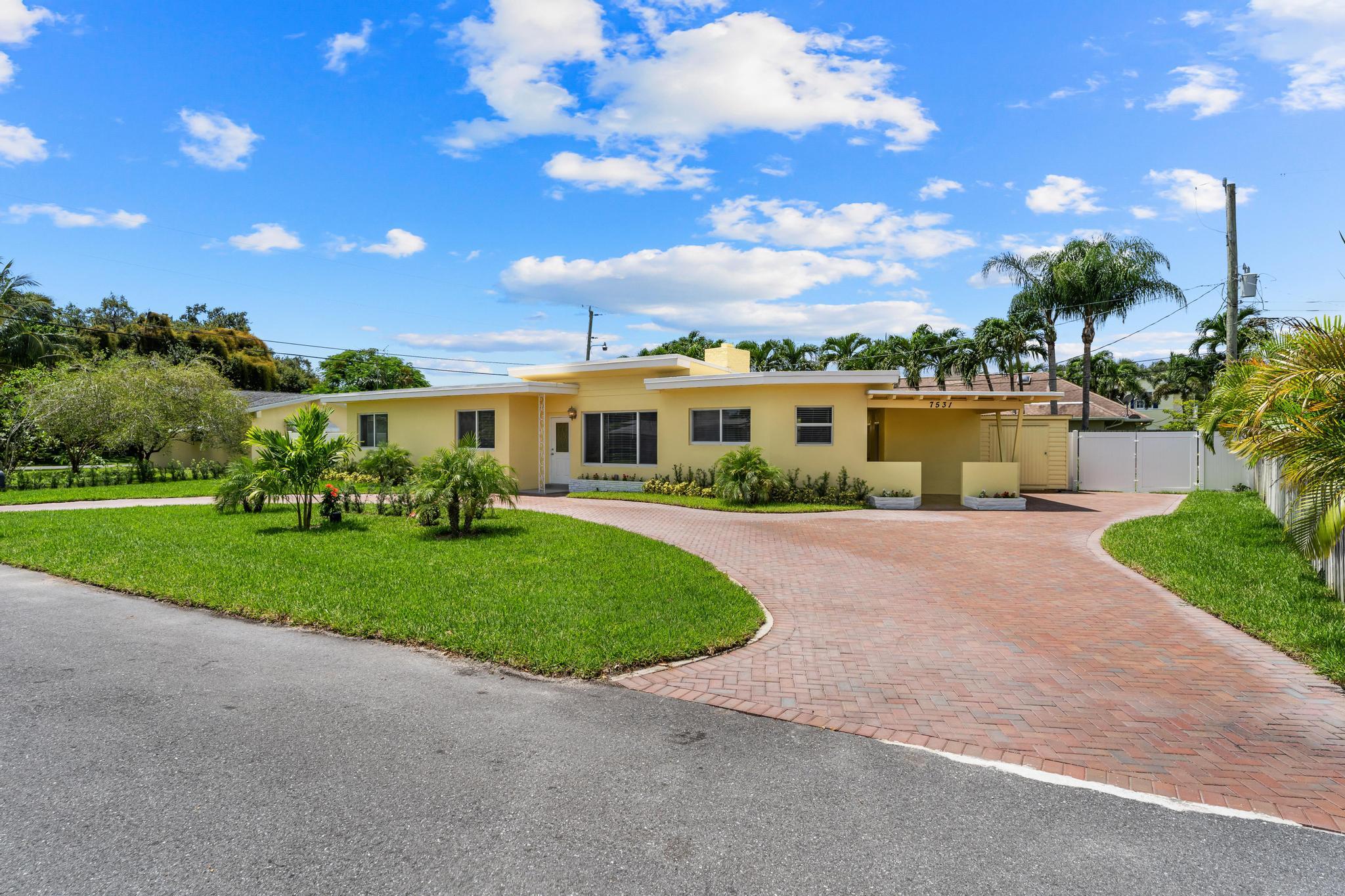 7531 Edgewater Circle