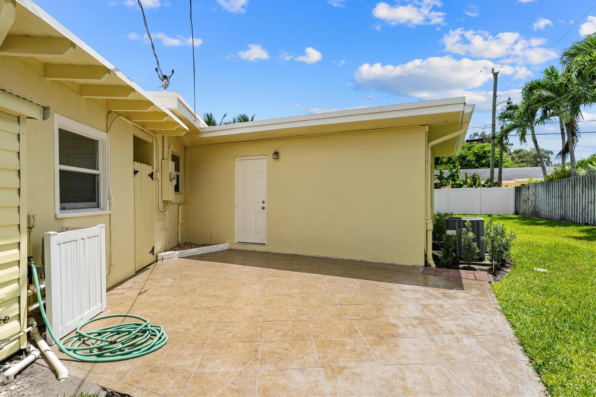 7531 Edgewater Circle