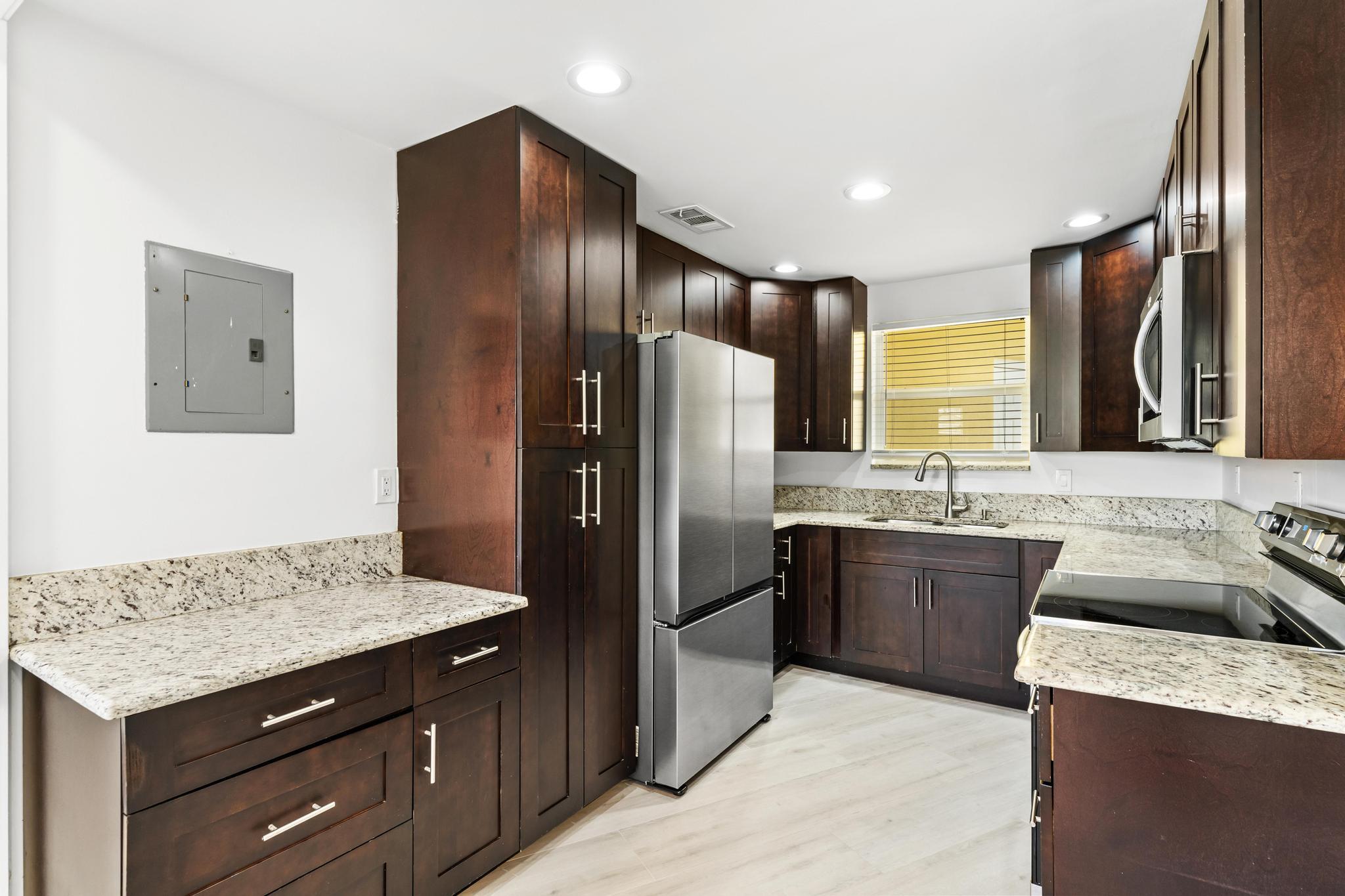 7531 Edgewater Circle