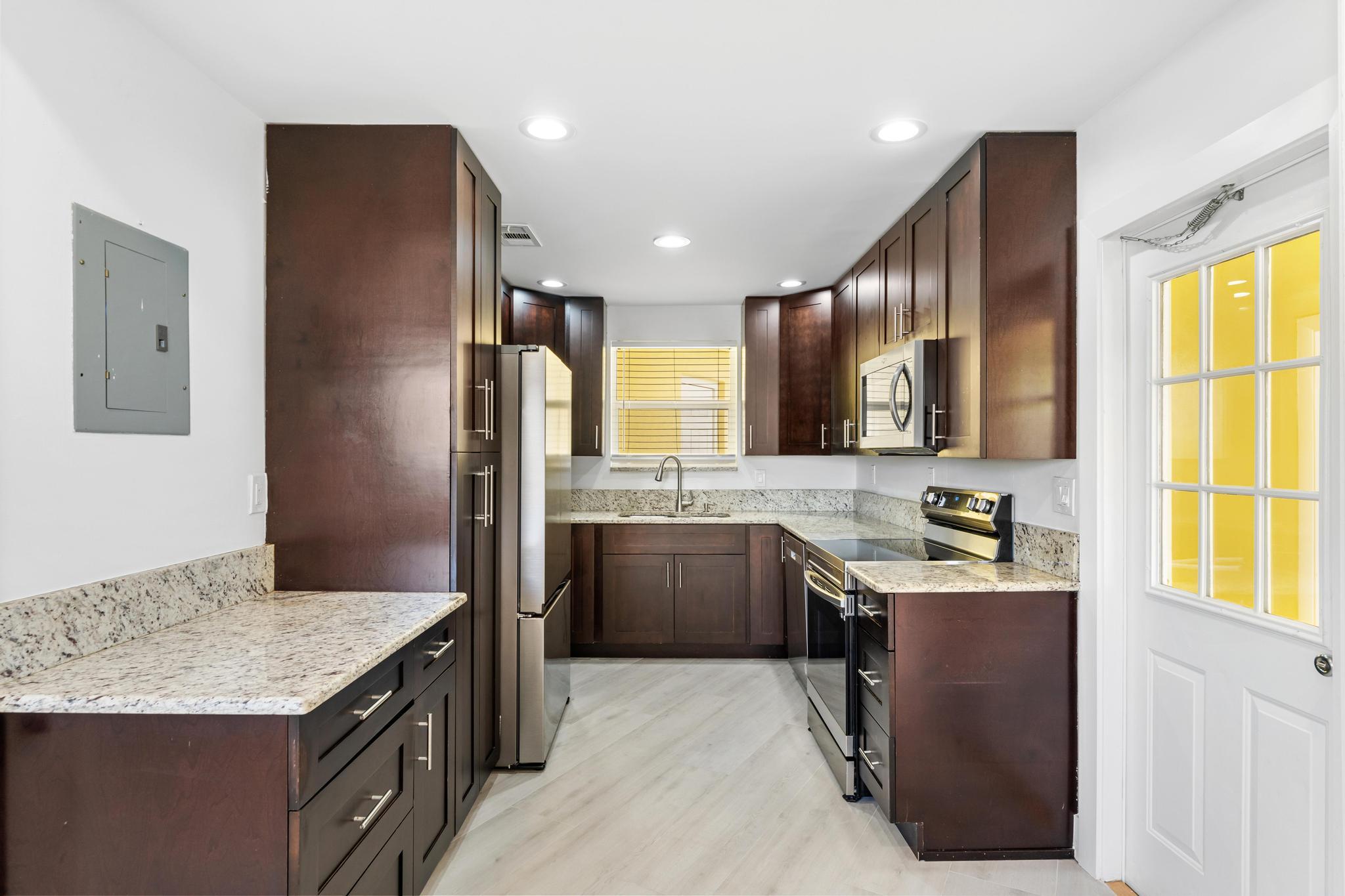 7531 Edgewater Circle