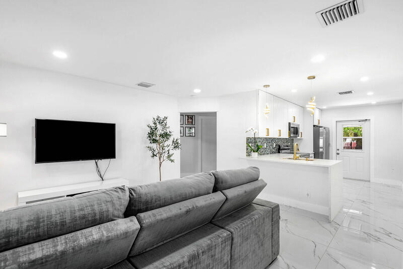 3837 NE 16th Terrace