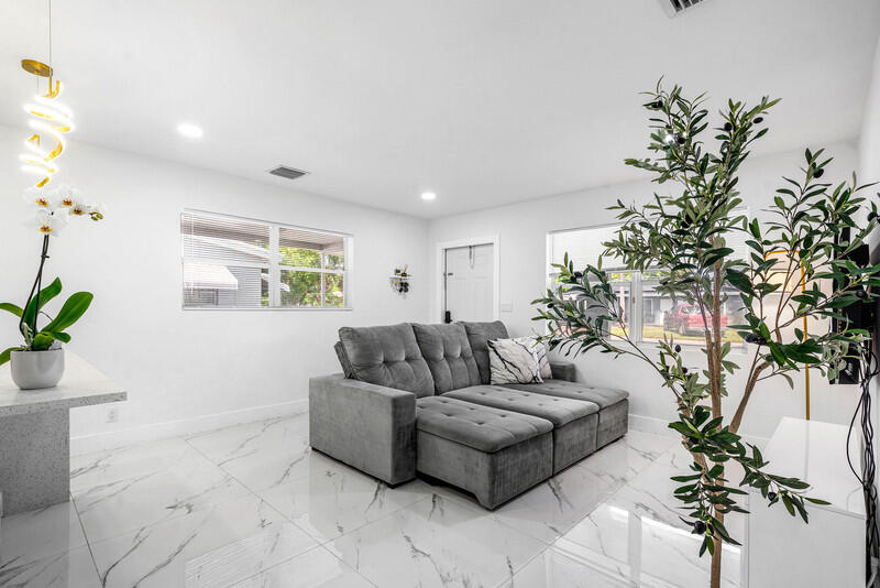 3837 NE 16th Terrace