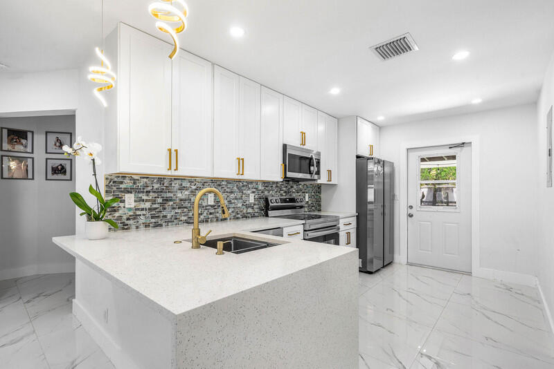 3837 NE 16th Terrace