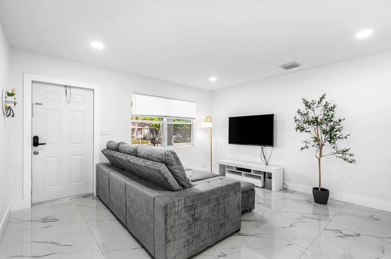 3837 NE 16th Terrace