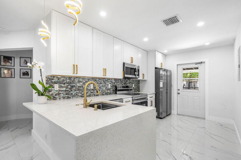 3837 NE 16th Terrace